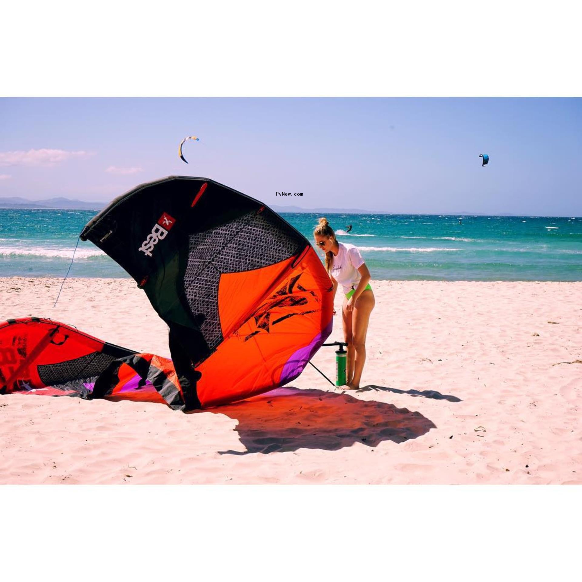Maika Mo<i></i>nroe kiteboarding