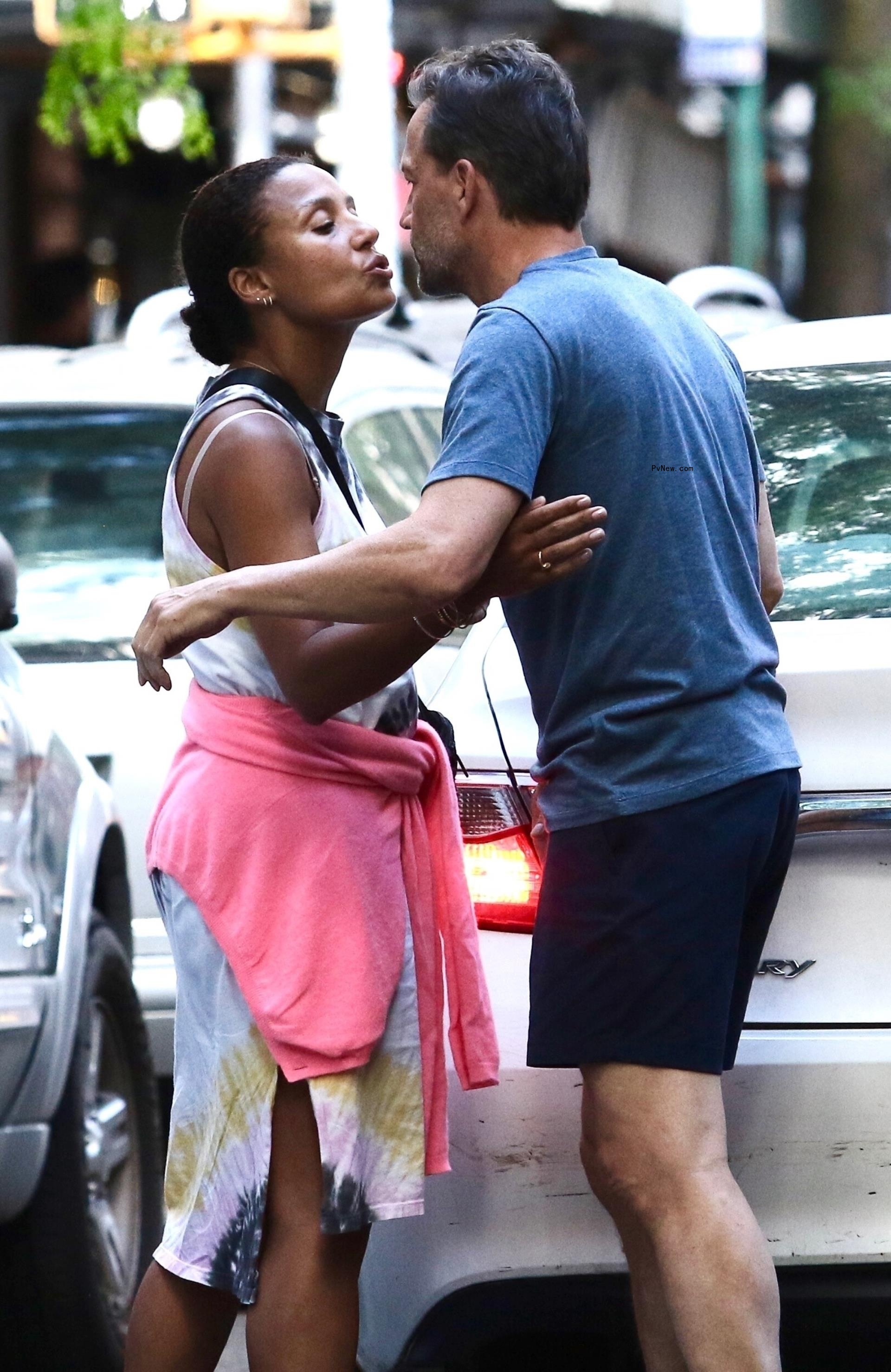 Andrew Shue and Marilee Fiebig kissing.