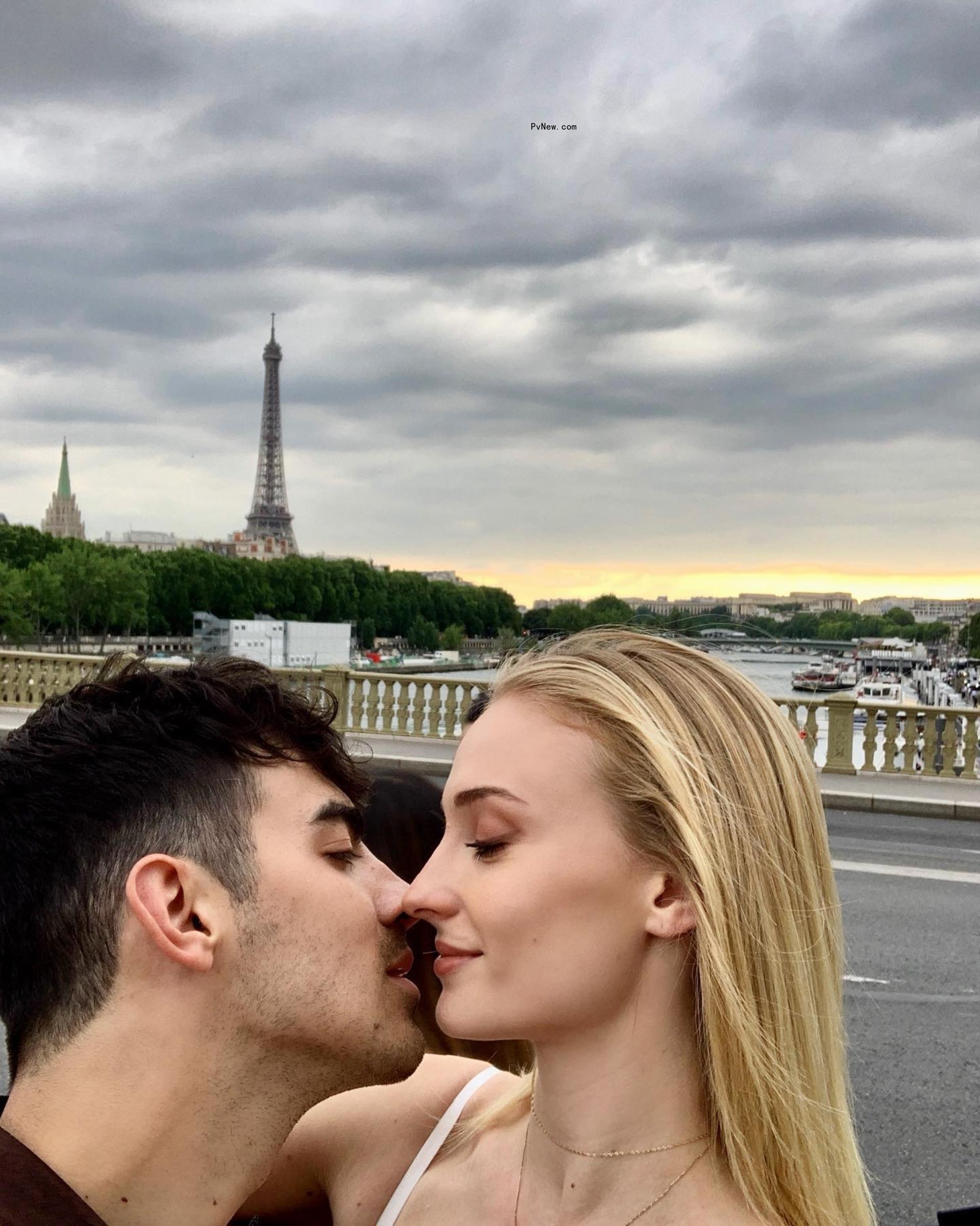 Joe Jo<i></i>nas and Sophie Turner