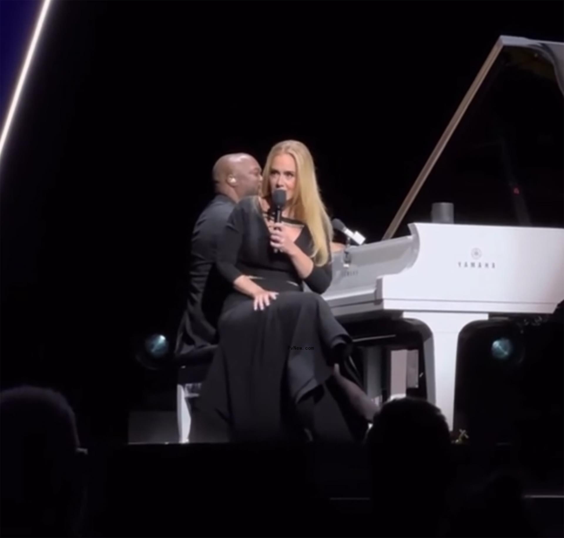 Adele talks a<i></i>bout wearing too-small Spanx while performing in Las Vegas