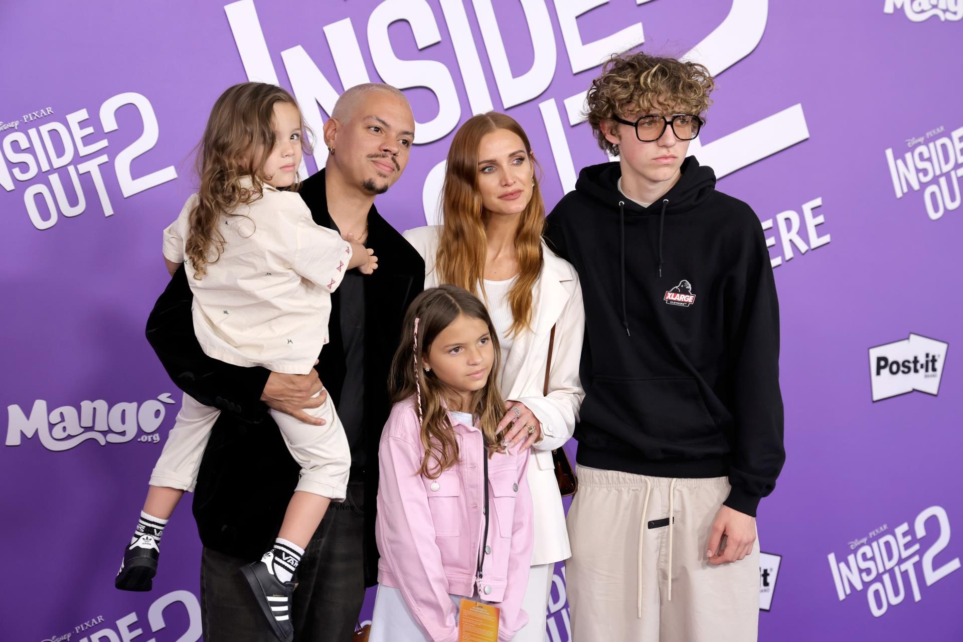 Ziggy Blu Ross, Evan Ross, Jagger Snow Ross, Ashlee Simpson and Bronx Mowgli Wentz