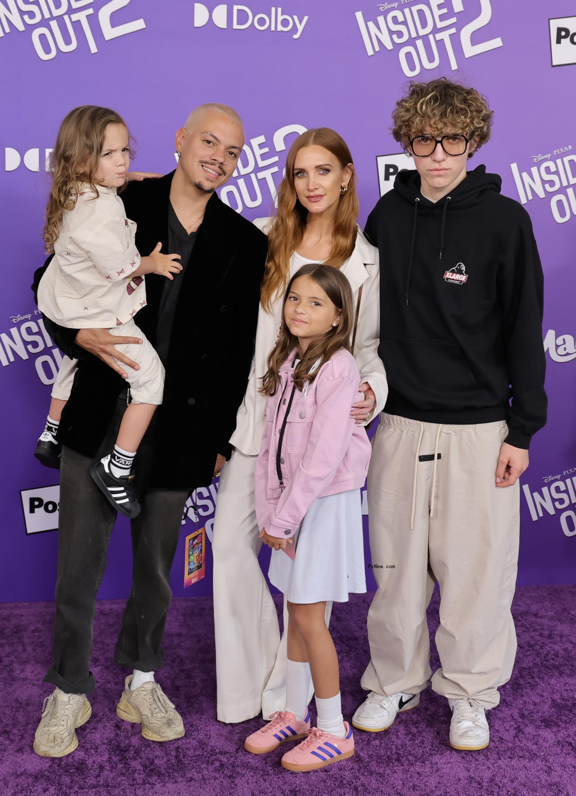 Ziggy Blu, Evan Ross, Jagger Snow, Ashlee Simpson and Bronx Mowgli posing for a photo