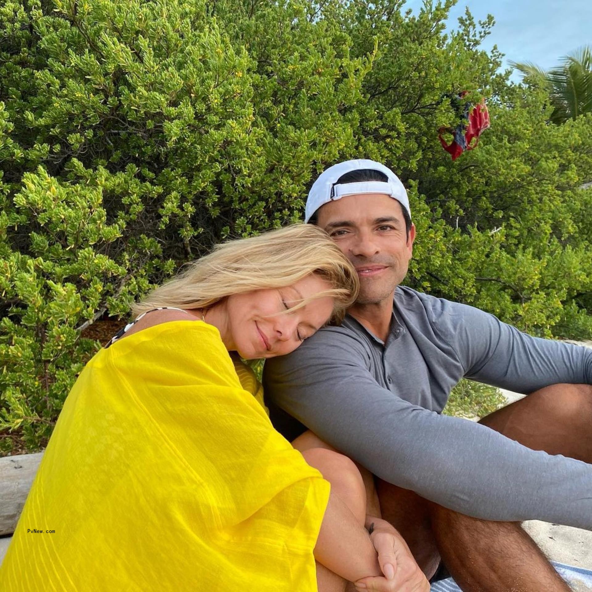 Kelly Ripa and Mark Consuelos