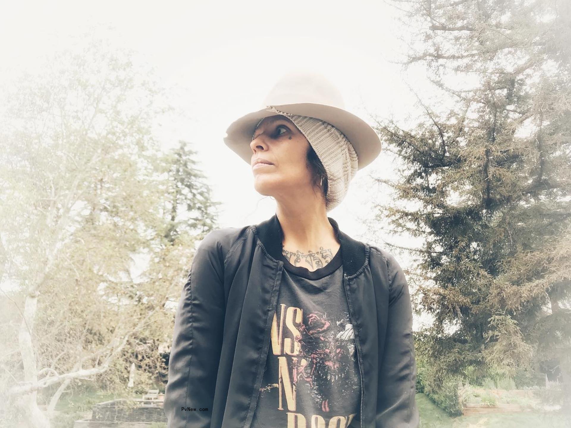 Linsa Perry in a hat.