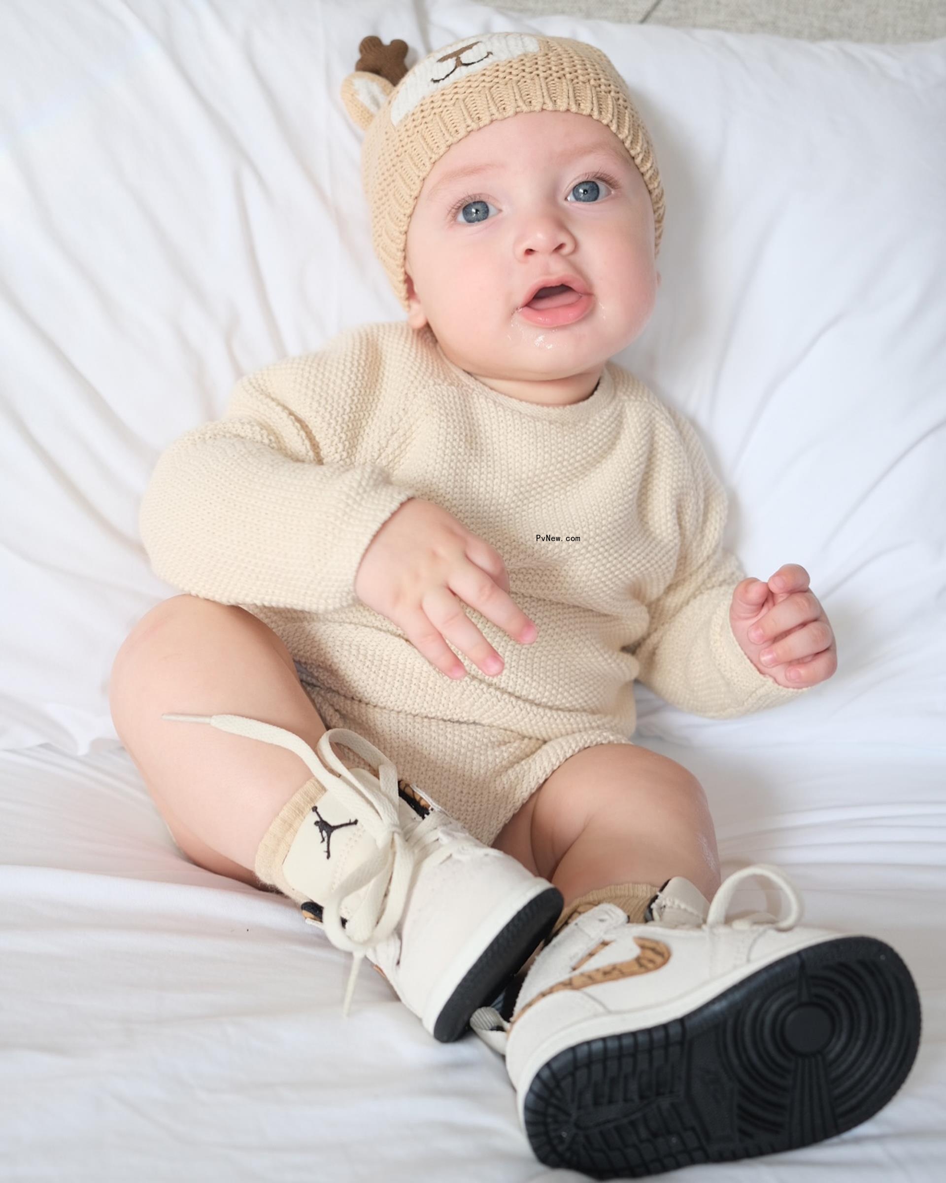Marco in sneakers and a hat.