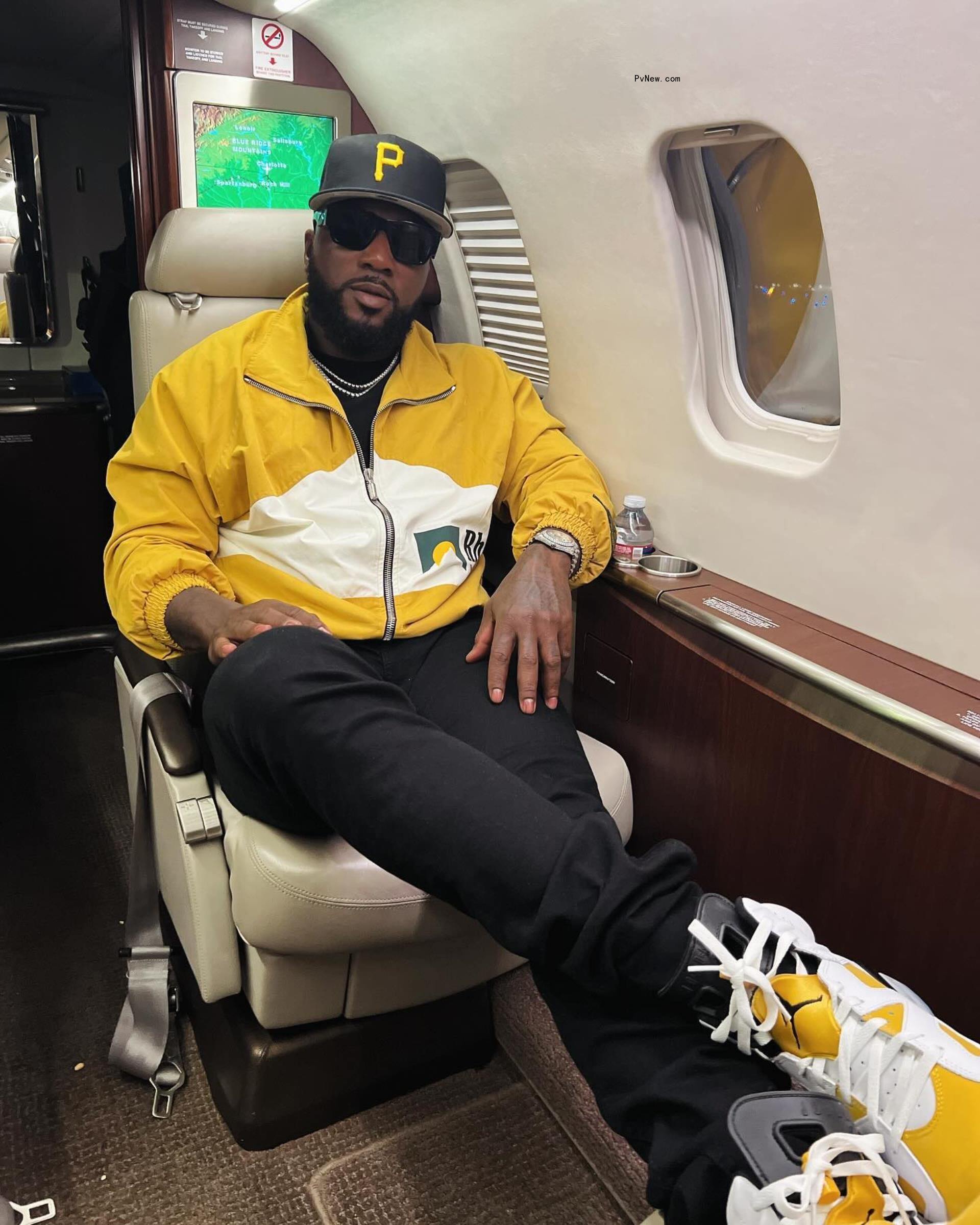 Jeezy on a plane