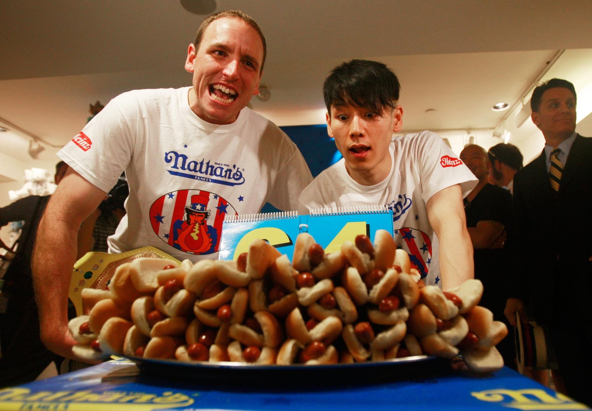 Joey Chestnut vs. Kobayashi Hot Dog-Eating Co<i></i>ntest Set by Netflix After Nathan’s Bans the 16-Time Champ
