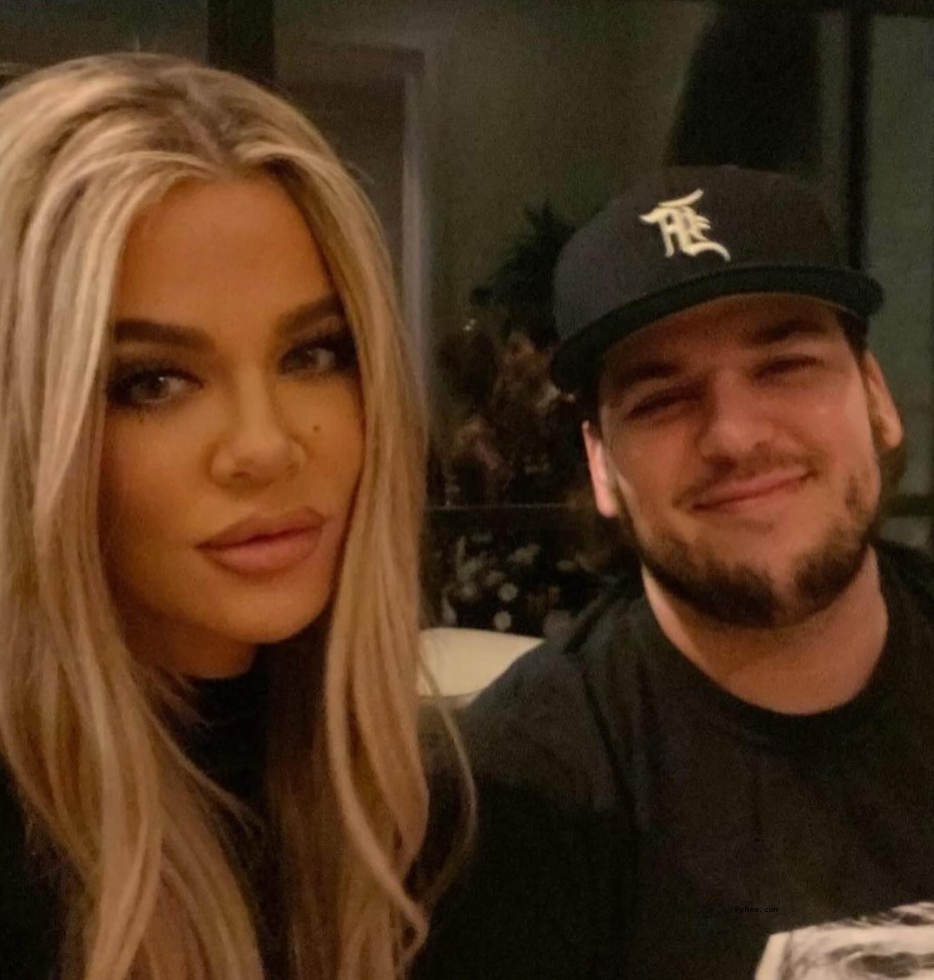 A selfie of Rob Kardashian and Khloé Kardashian.
