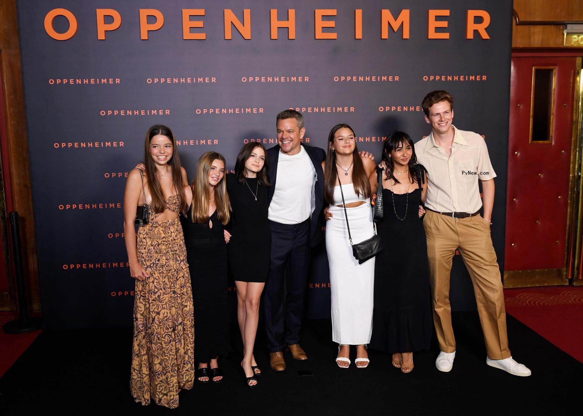 Matt Damon and daughters