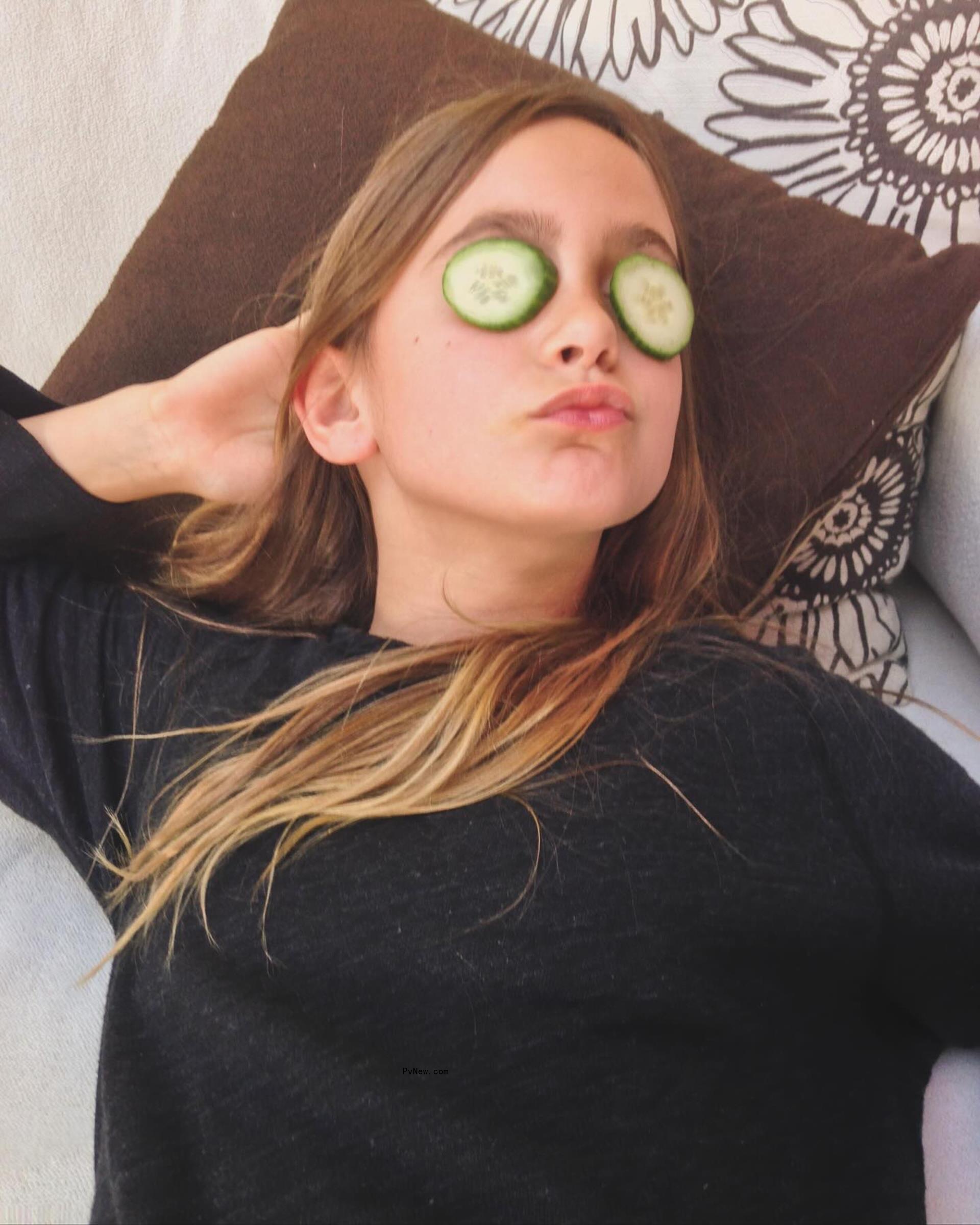 Coco Arquette with cucumbers on her eyes.