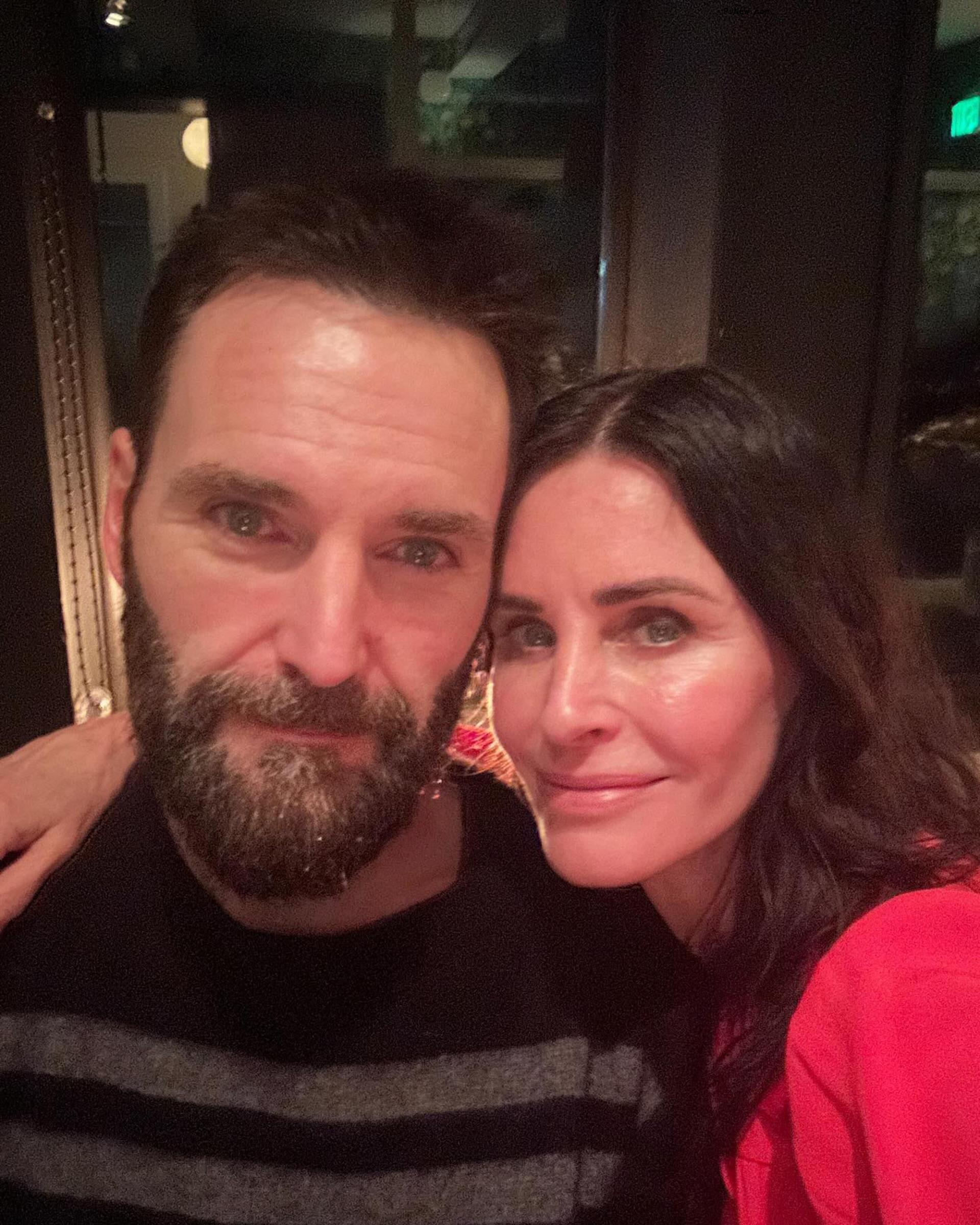 Johnny McDaid and Courteney Cox in a selfe.
