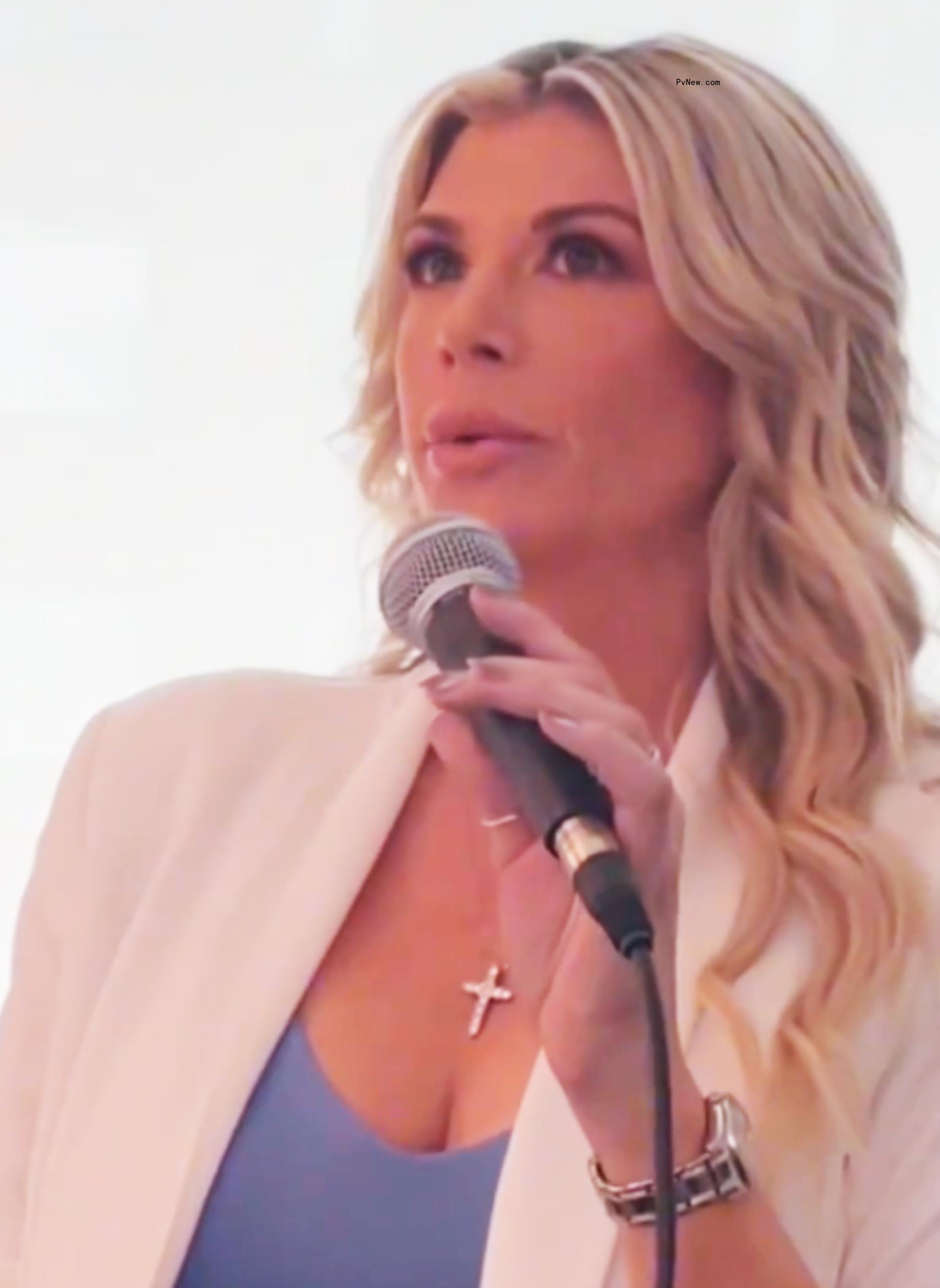 Alexis Bellino on 