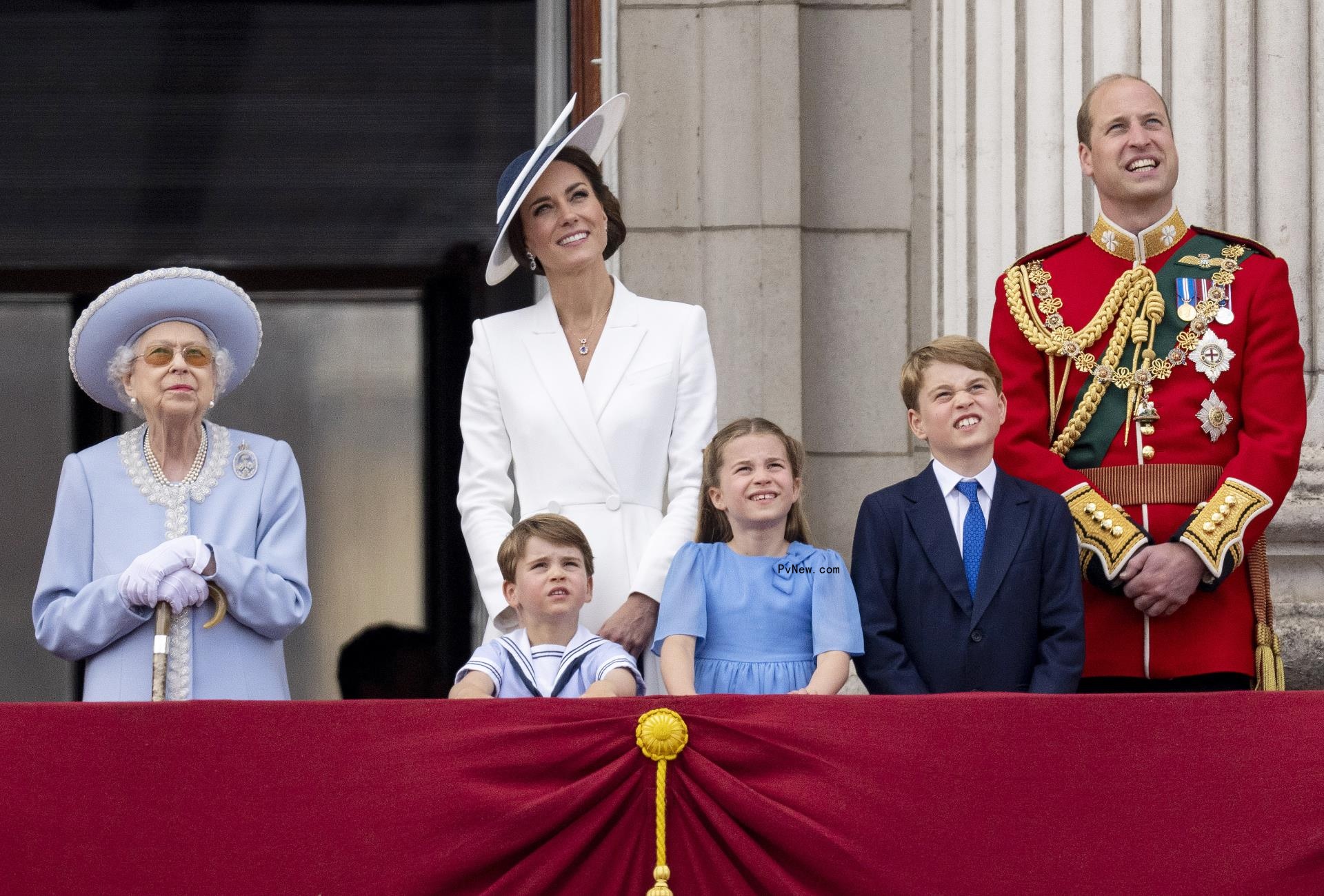 Queen Elizabeth II, Prince William, Kate Middleton, Prince Louis, Princess Charlotte and Prince George 