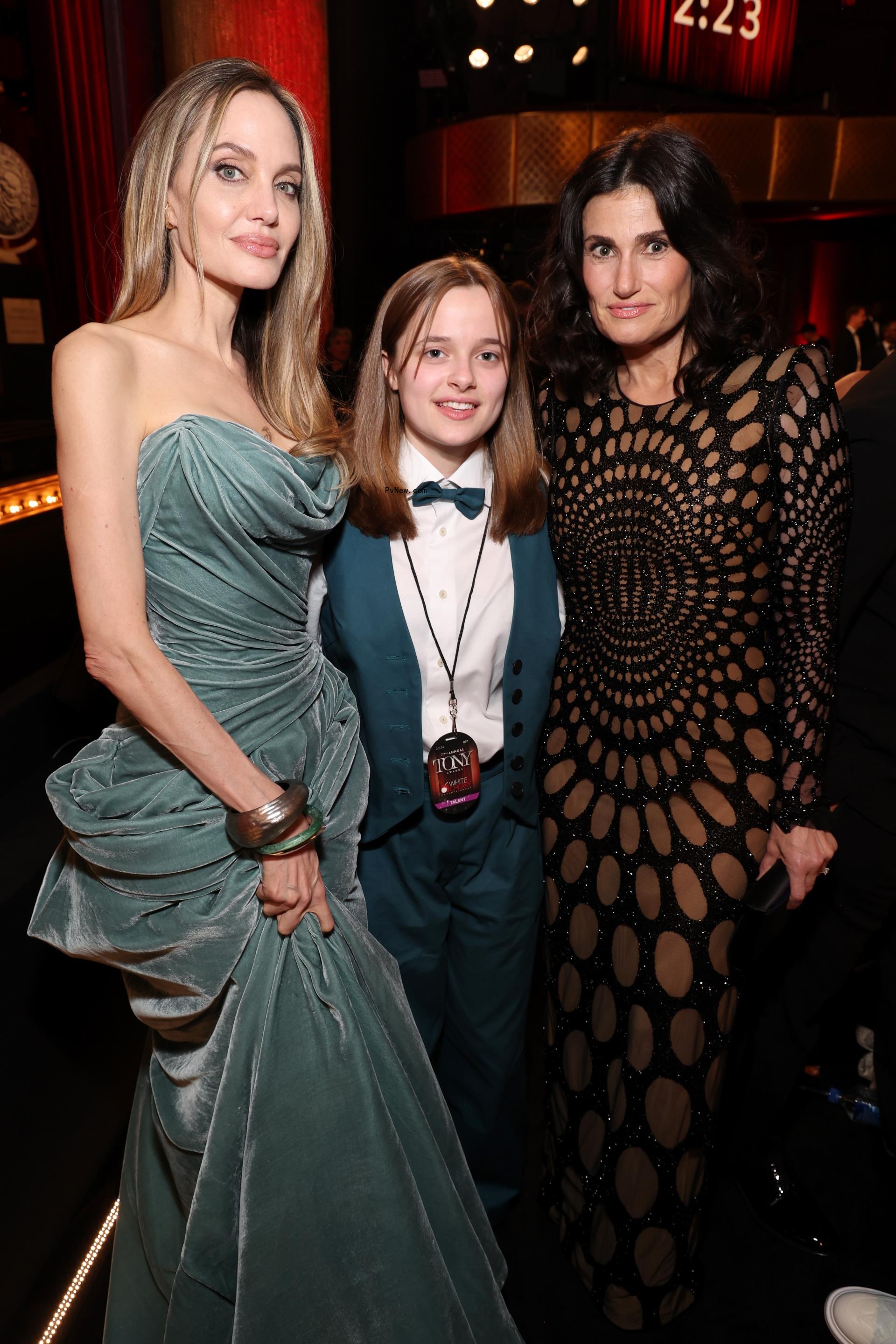 Angelina Jolie, Vivienne Jolie-Pitt, Idina Menzel