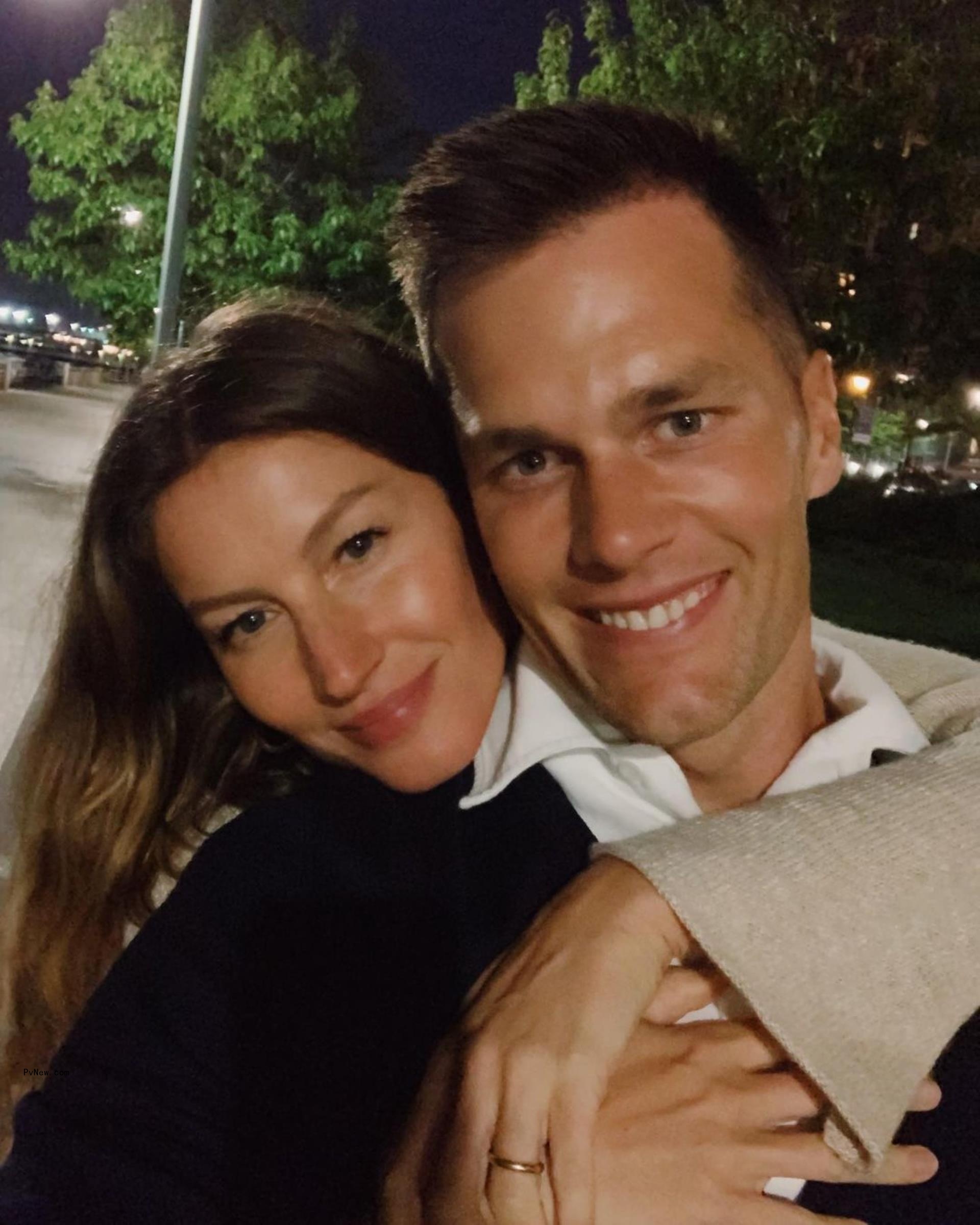 A selfie of Gisele Bündchen and Tom Brady
