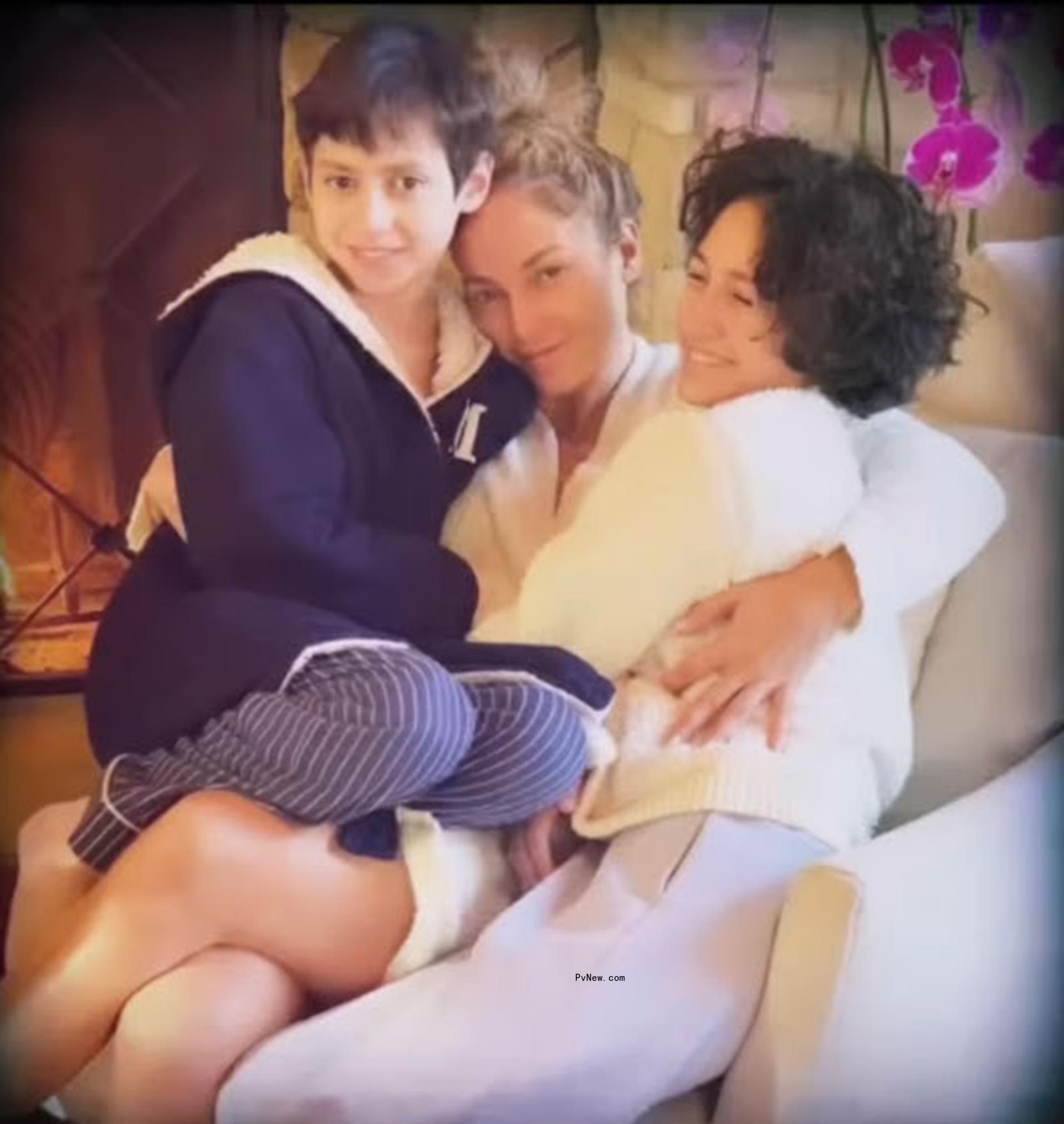 Jennifer Lopez with her twins, Max and Emme. 