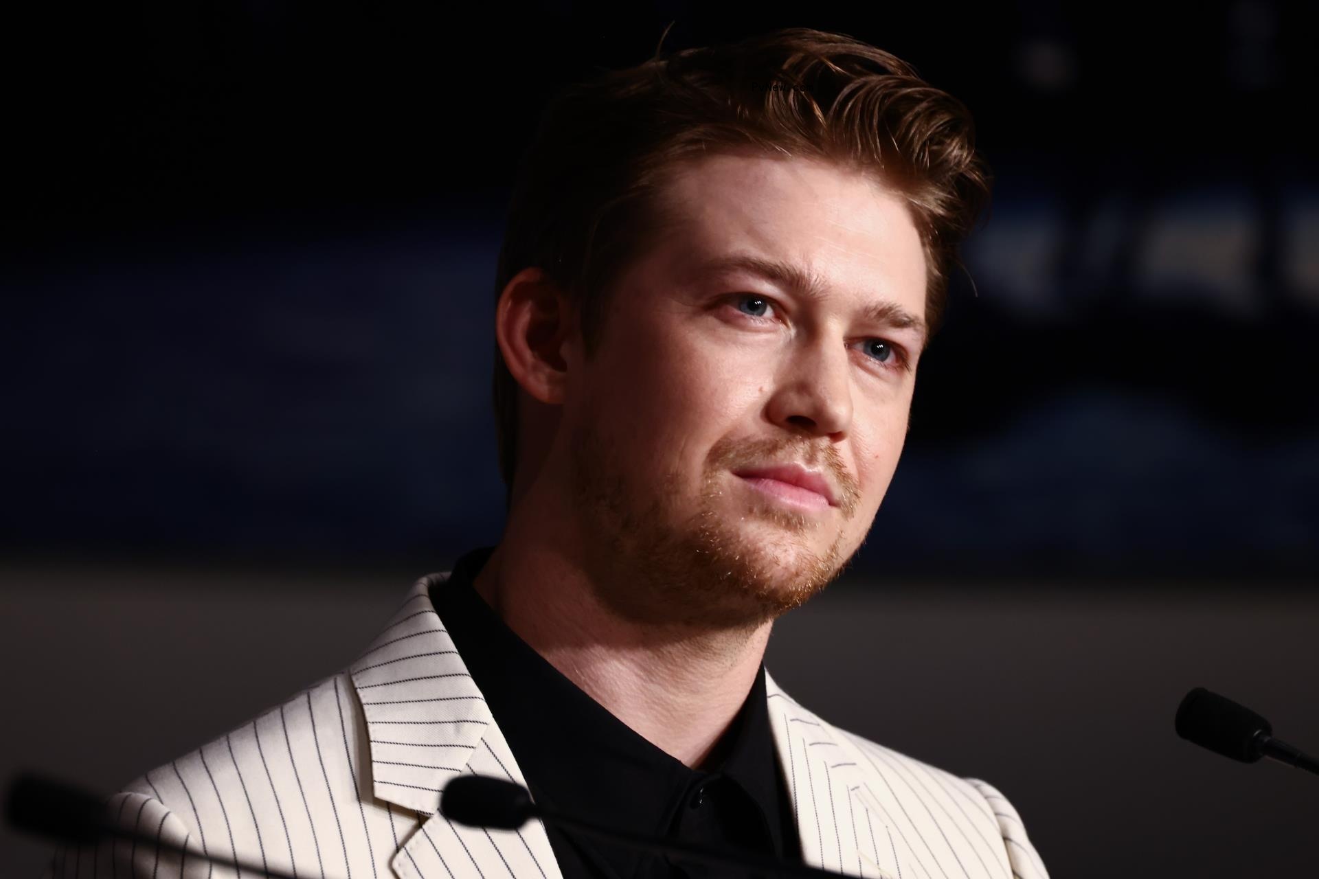 Joe Alwyn photo