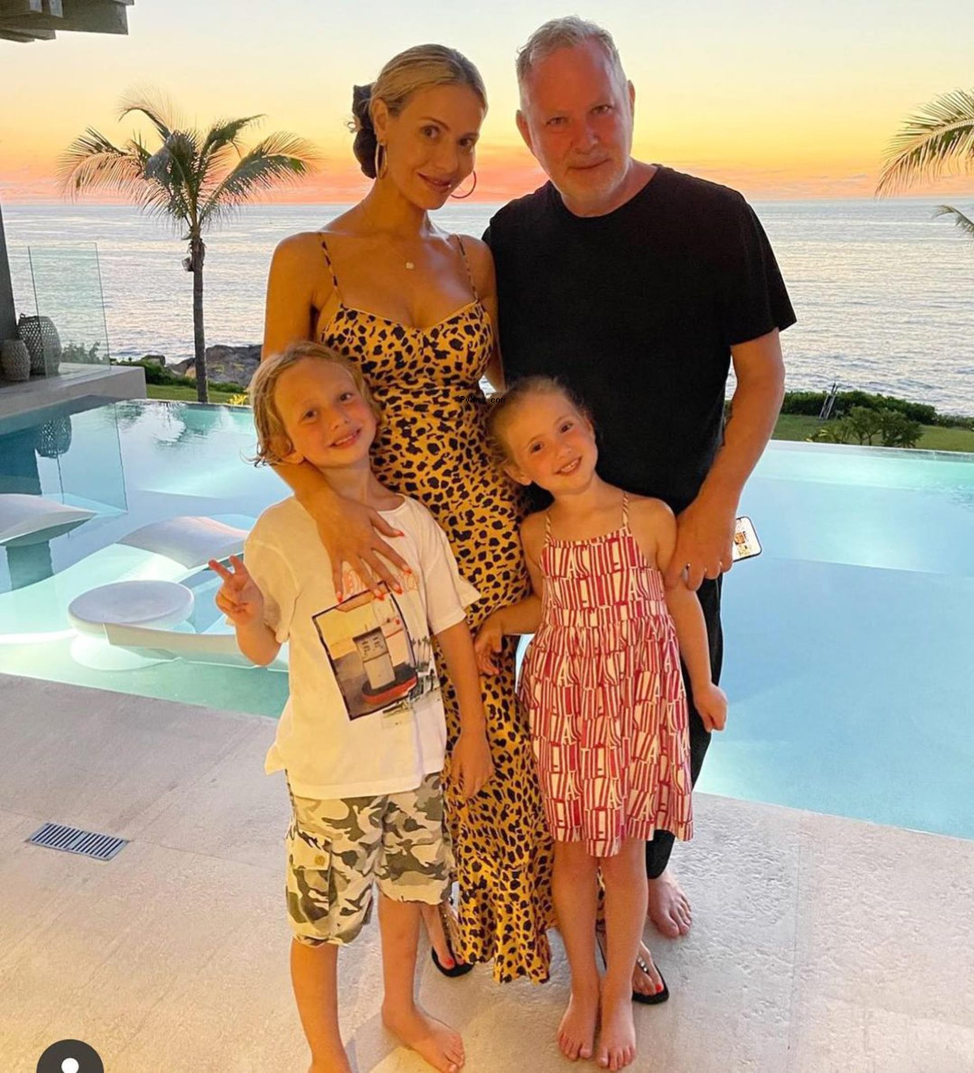 Dorit and PK Kemsley posing with their daughters