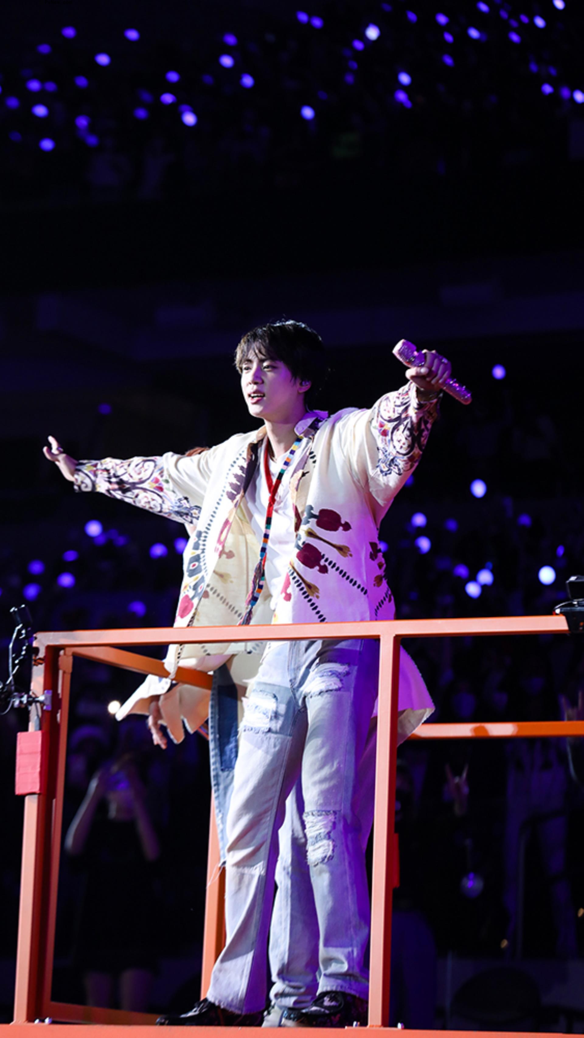 BTS’ Jin Celebrates End of Military Service by Hugging 1,000 Fans