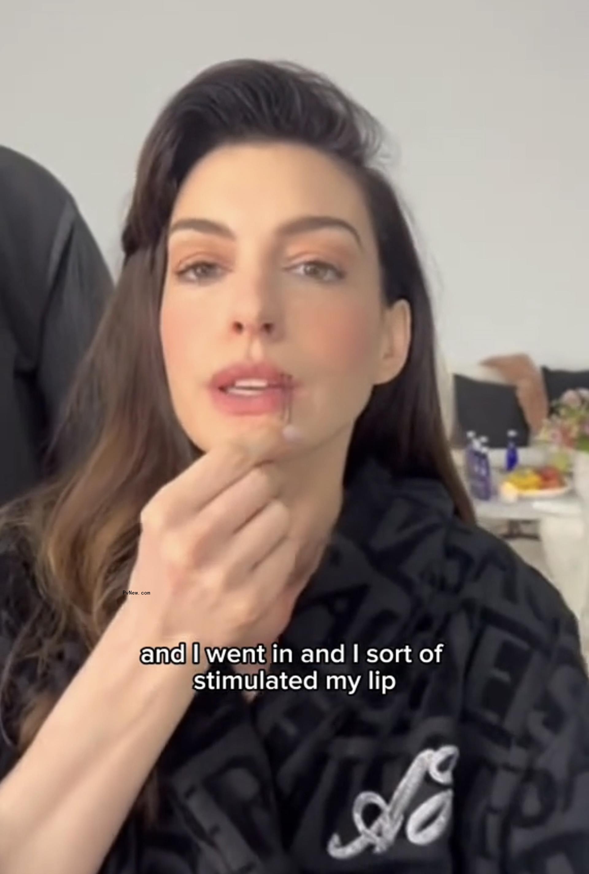Anne Hathaway 