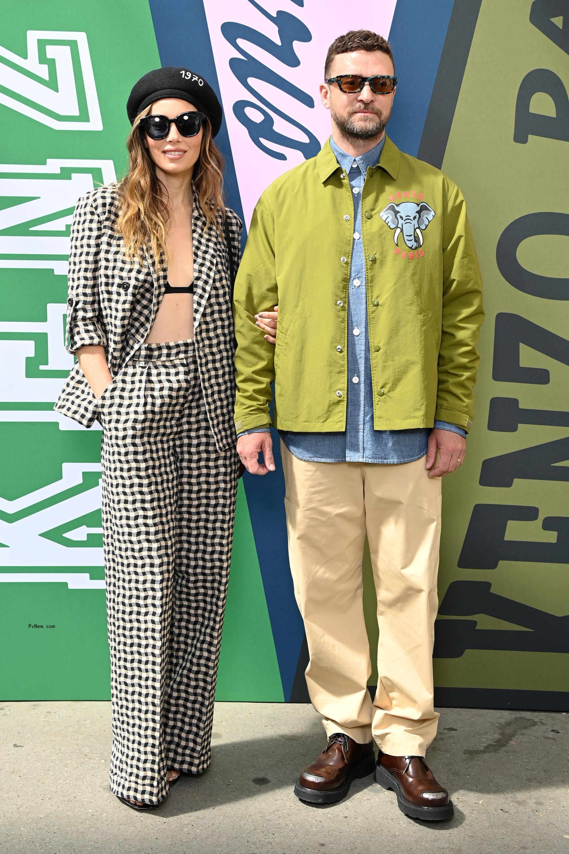 Jessica Biel and Justin Timberlake posing together
