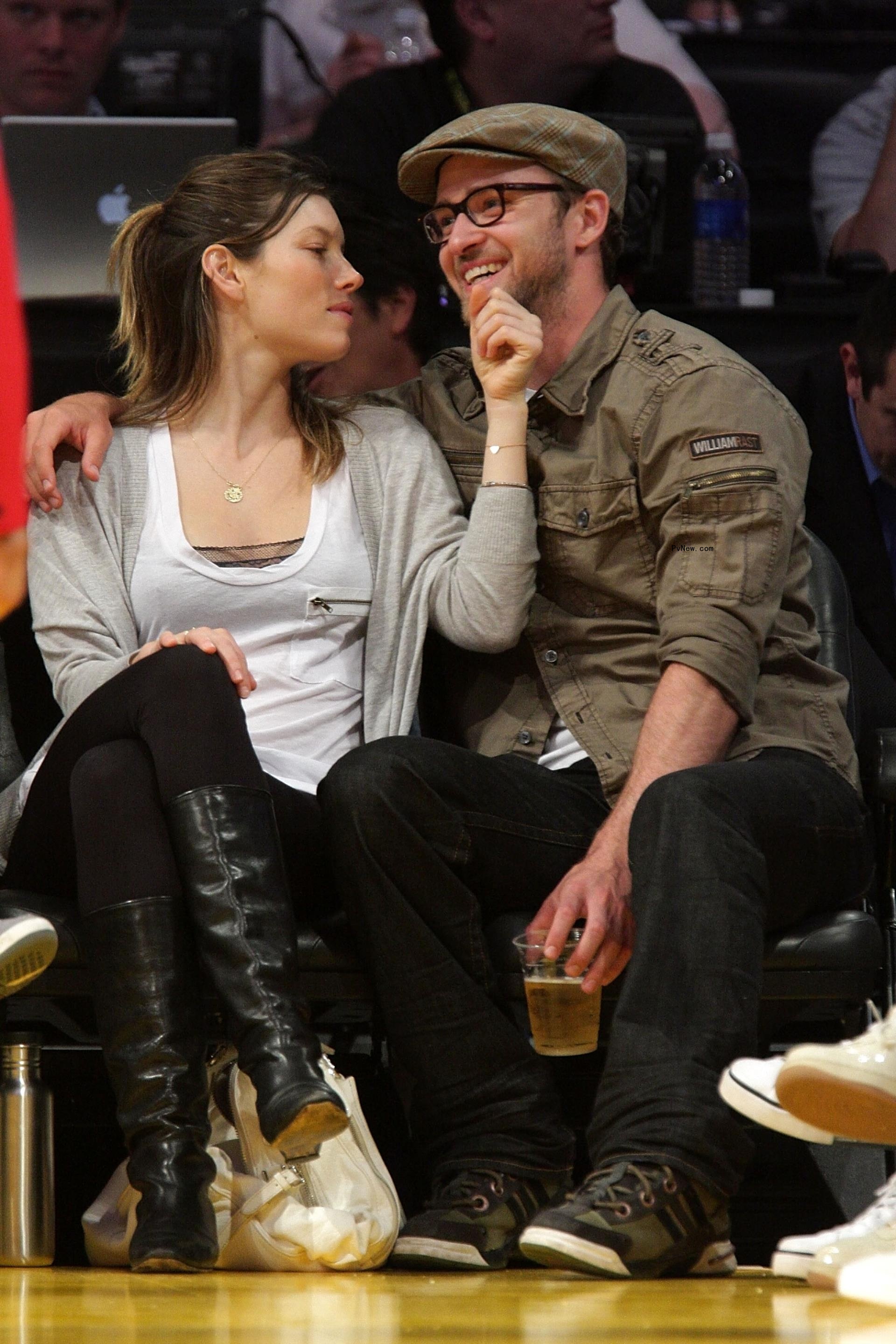 Jessica Biel and Justin Timberlake at a basketball game