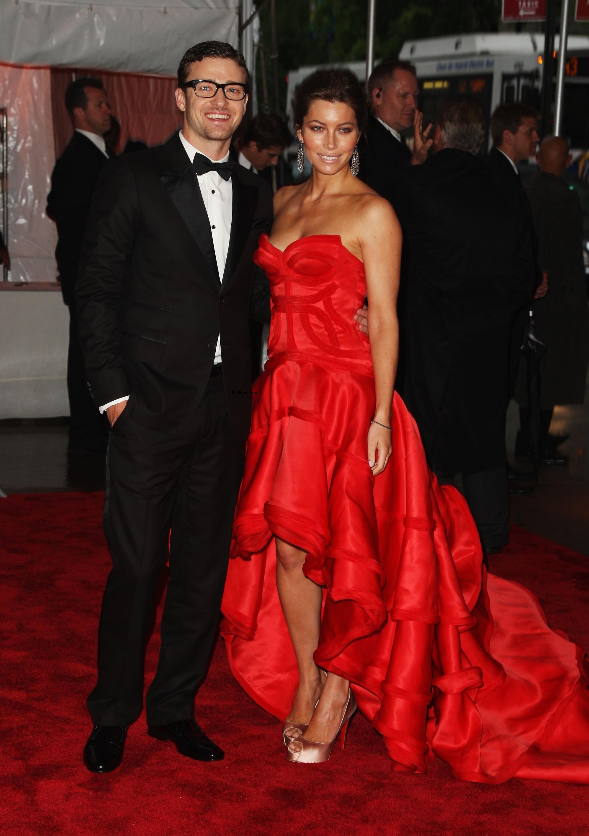 Justin Timberlake and Jessica Biel on a red carpet
