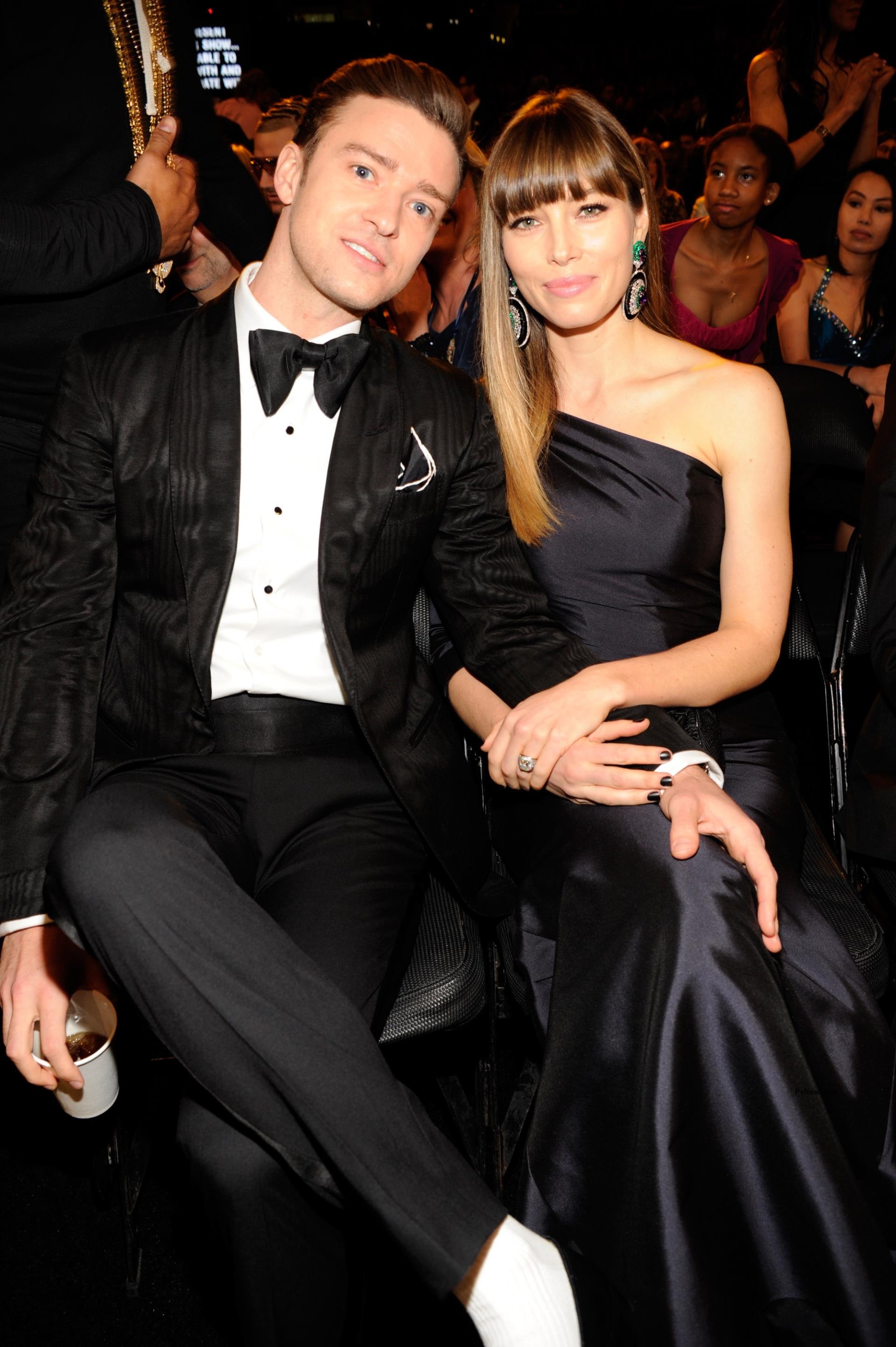 Justin Timberlake and Jessica Biel sitting together 