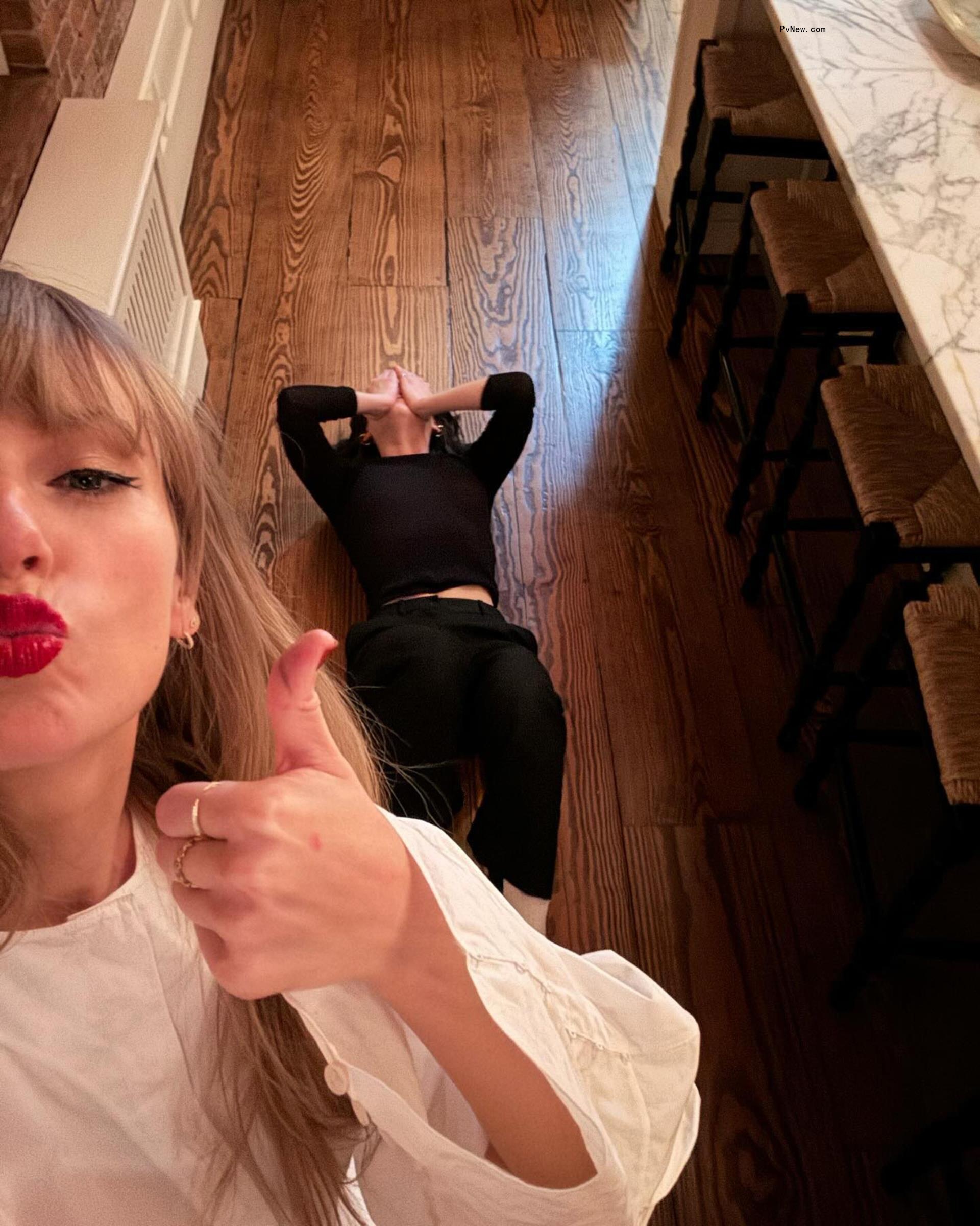 Taylor Swift in a selfie with Gracie Abrams.