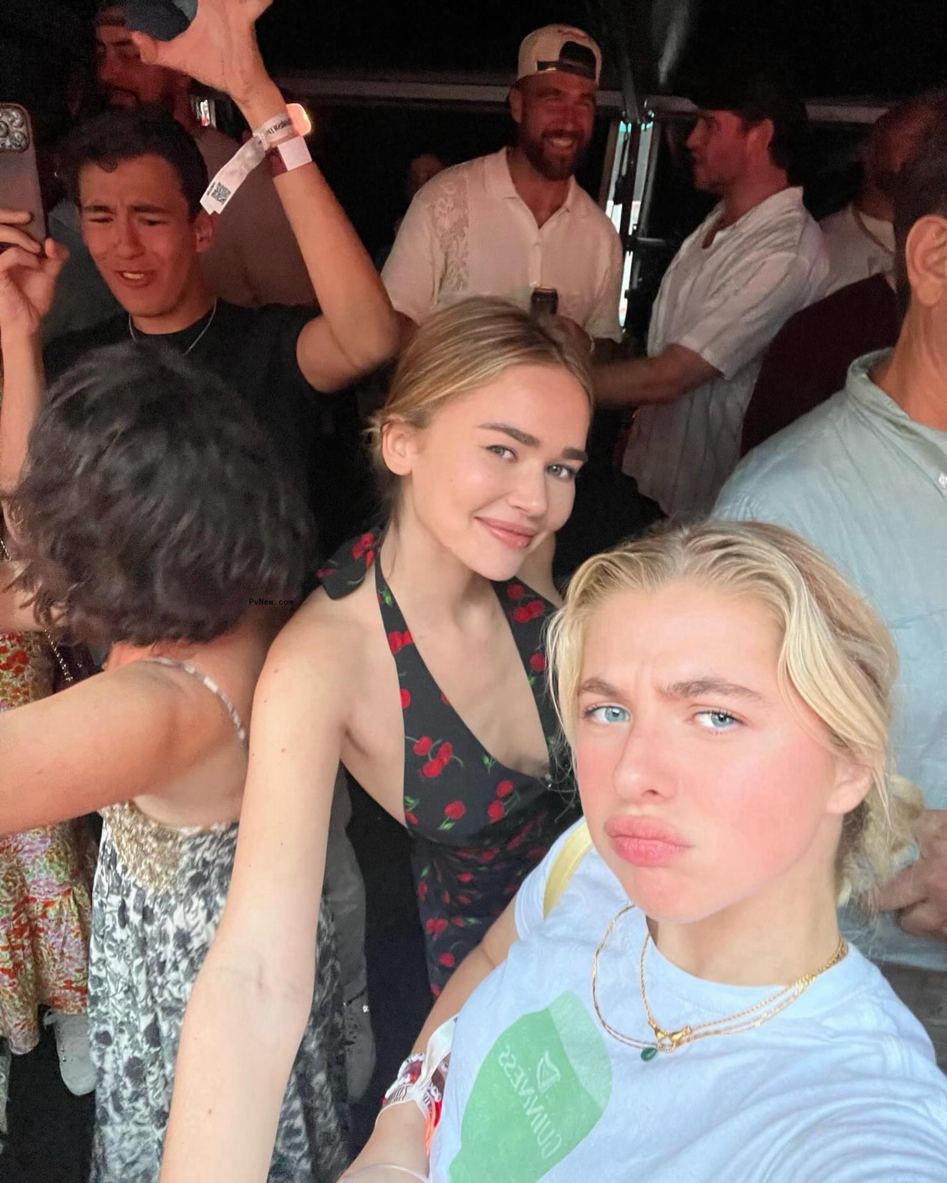 Gabriella Brooks and Anaïs Gallagher