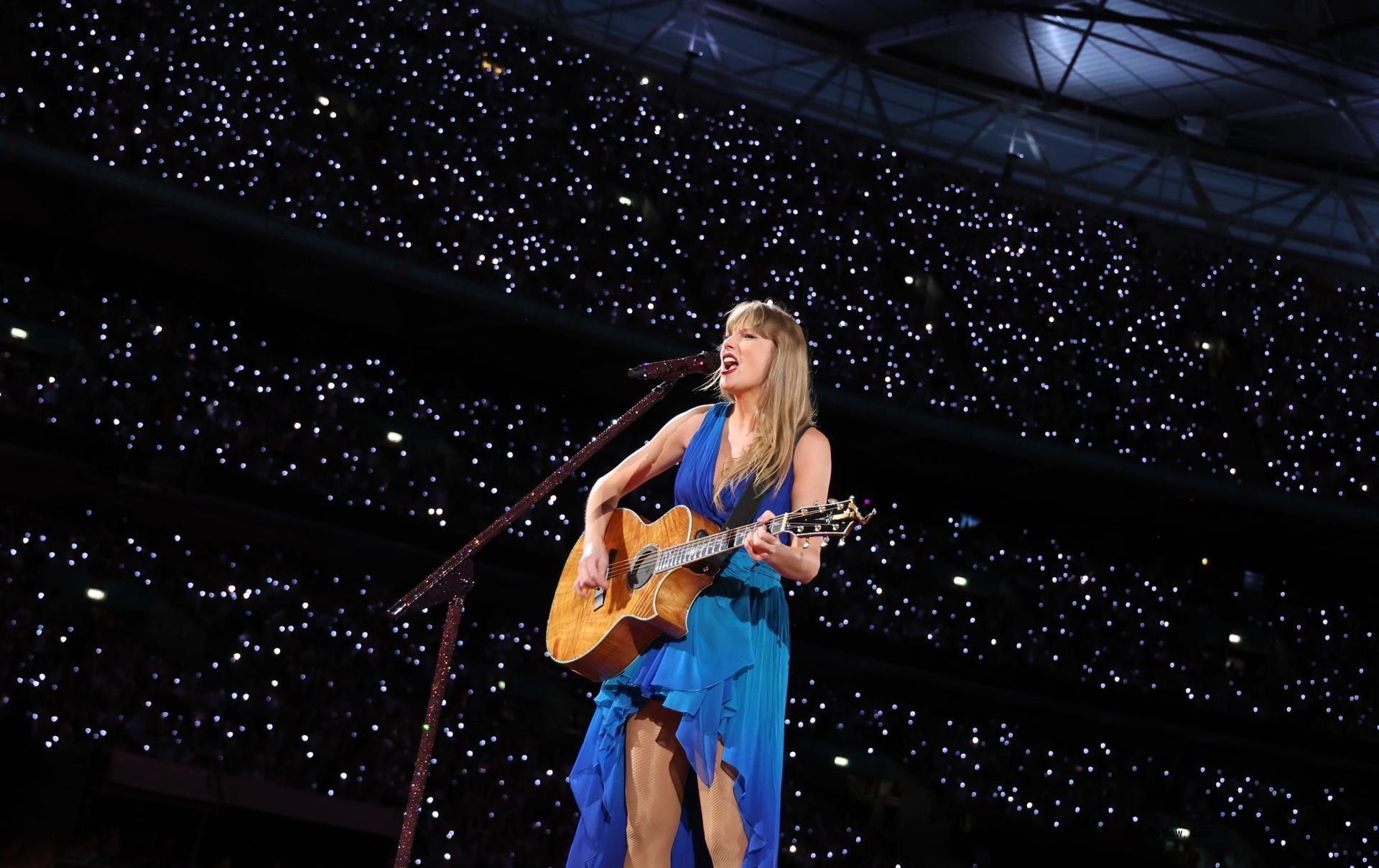 Taylor Swift performing London.