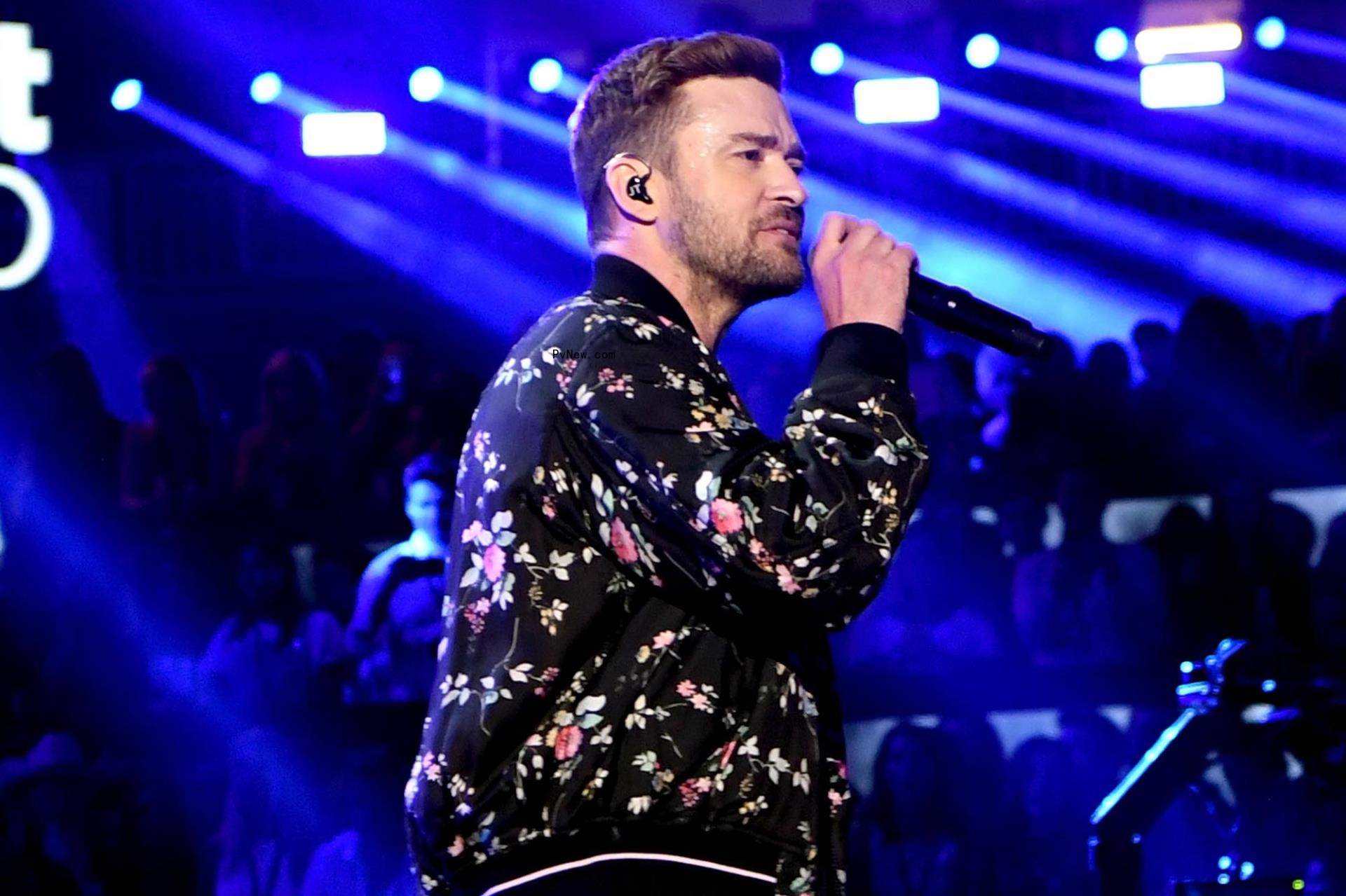 Justin Timberlake singing