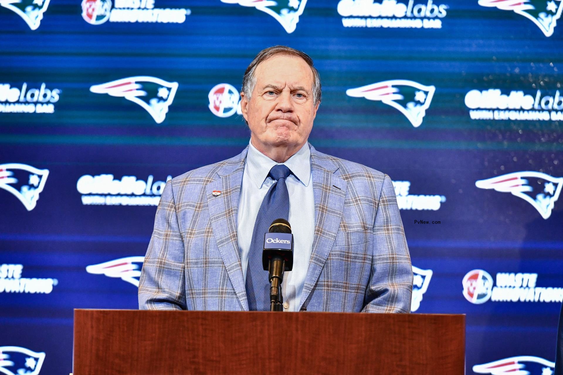 Bill Belichick and Jordon Hudson with a friend on a boat.