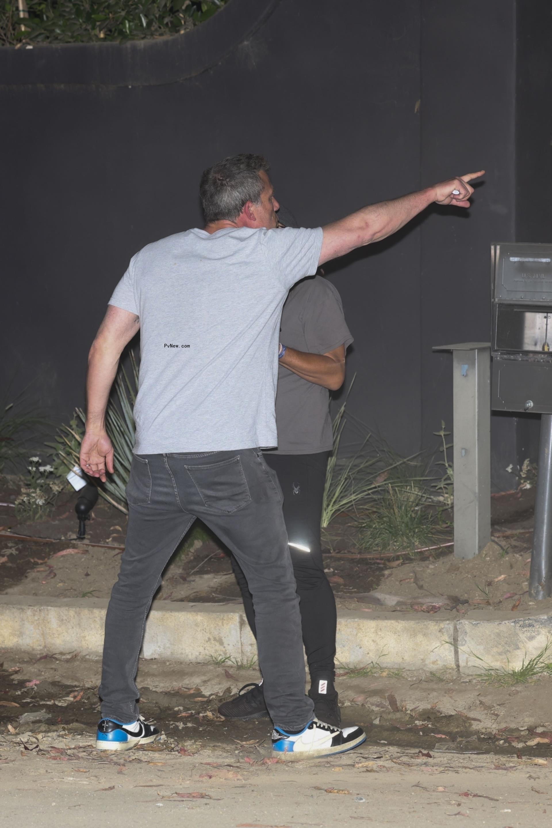 ben affleck yelling and pointing his arm