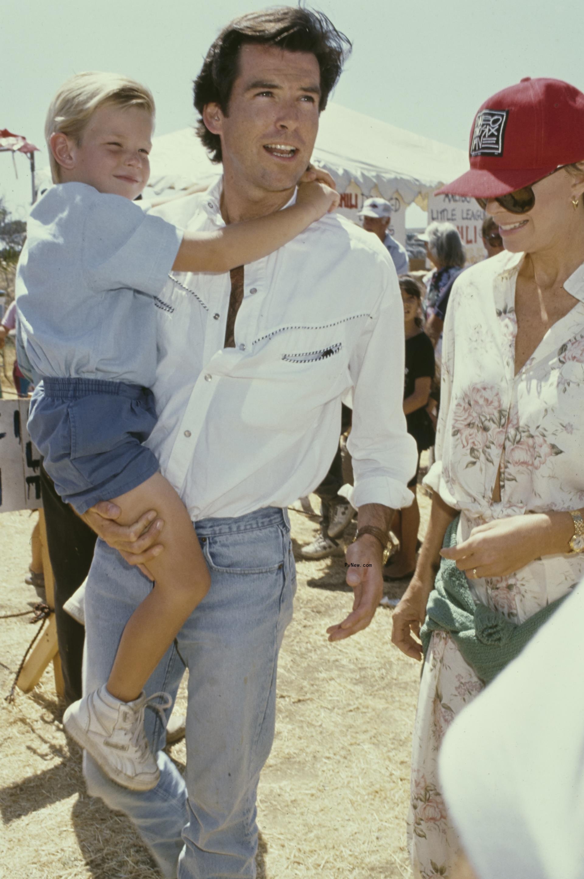 Pierce Brosnan, Cassandra Harris and son