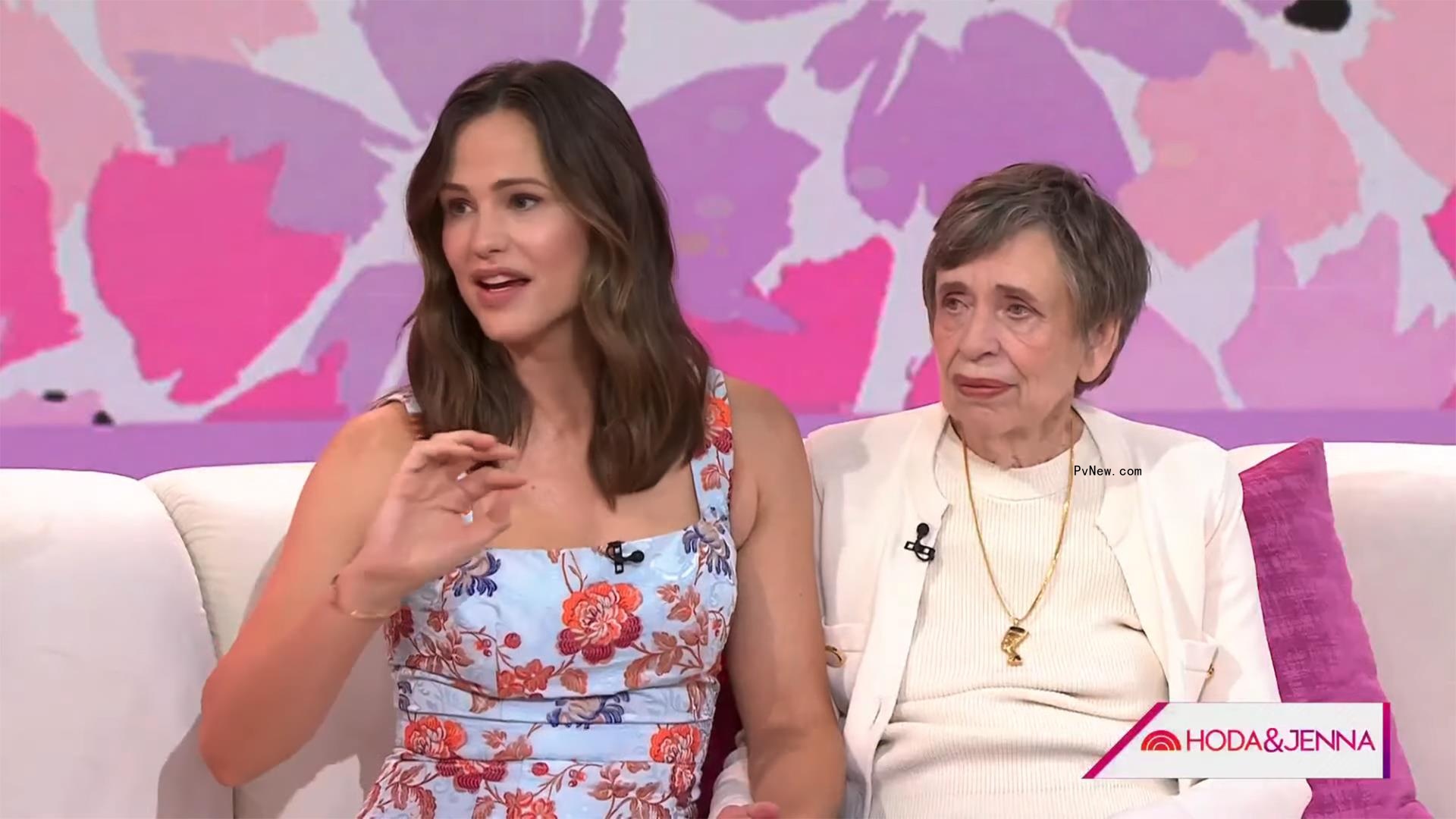 Jennifer Garner and her mom Patricia Garner on 