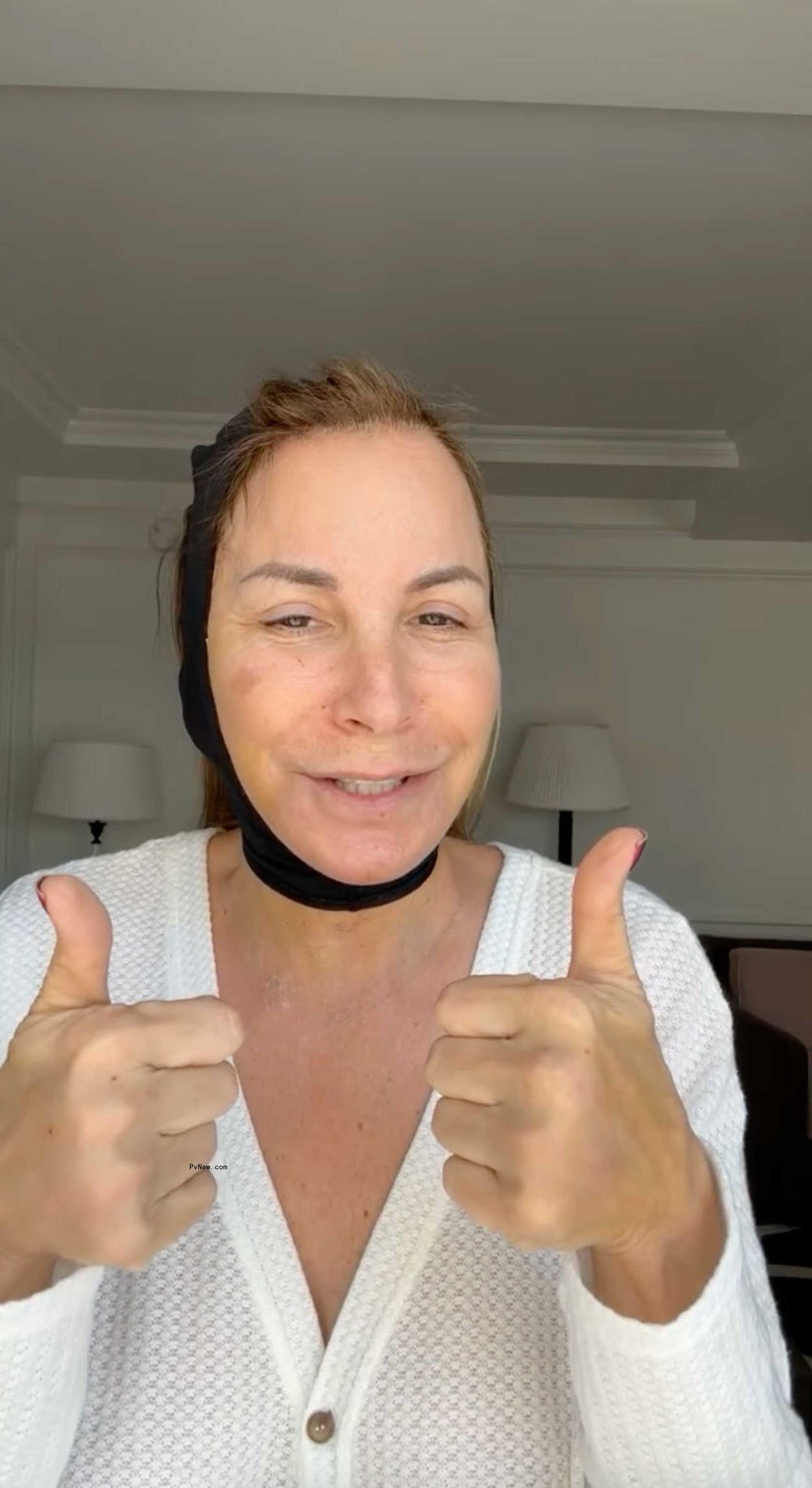 jill zarin giving two thumbs up in a face band