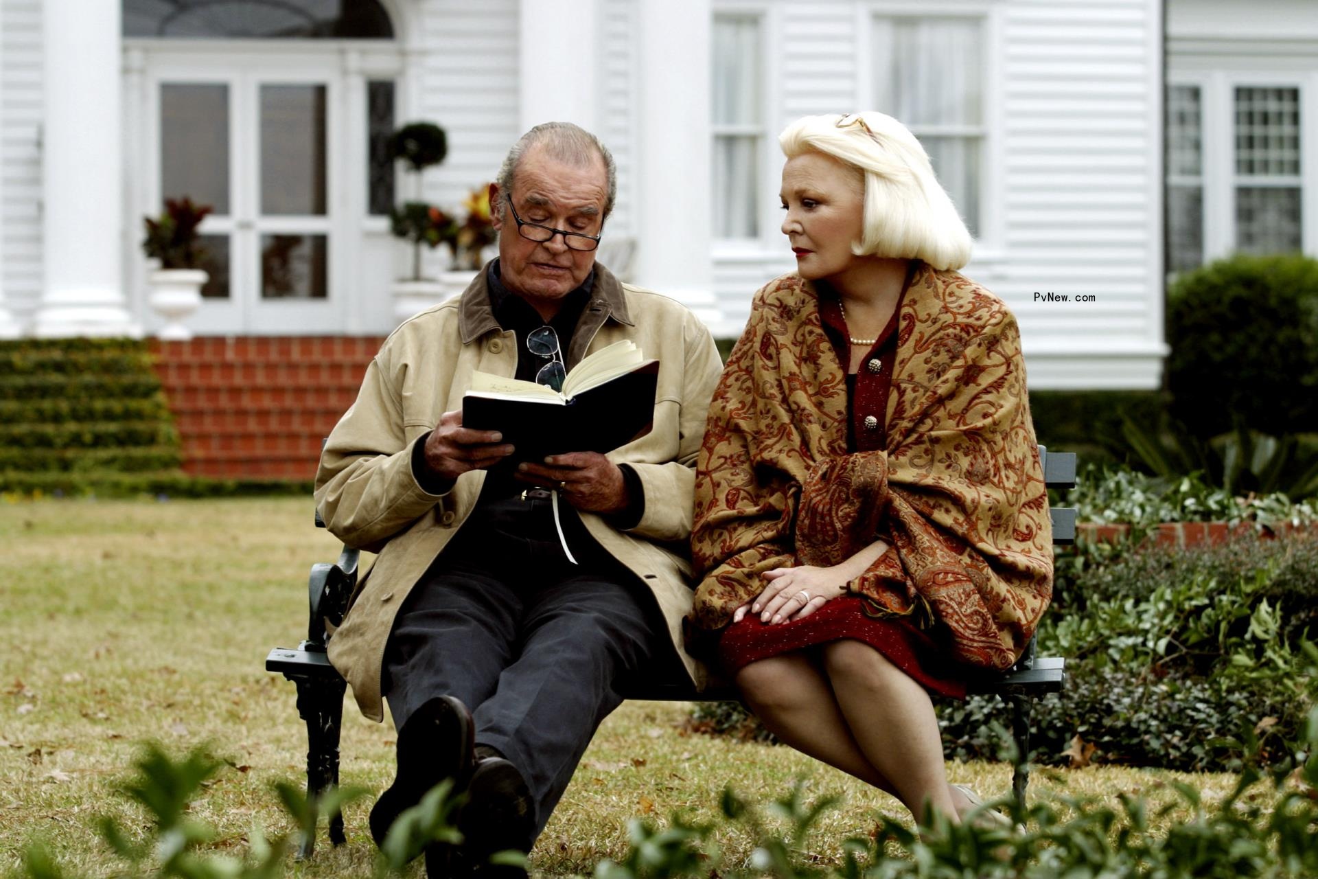 james garner and gena rowlands sitting on a bench in 