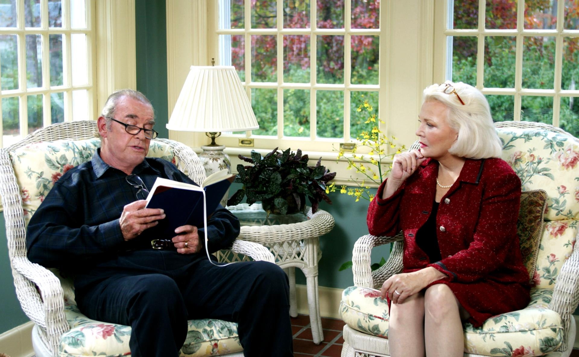 james garner reading to gena rowlands in 