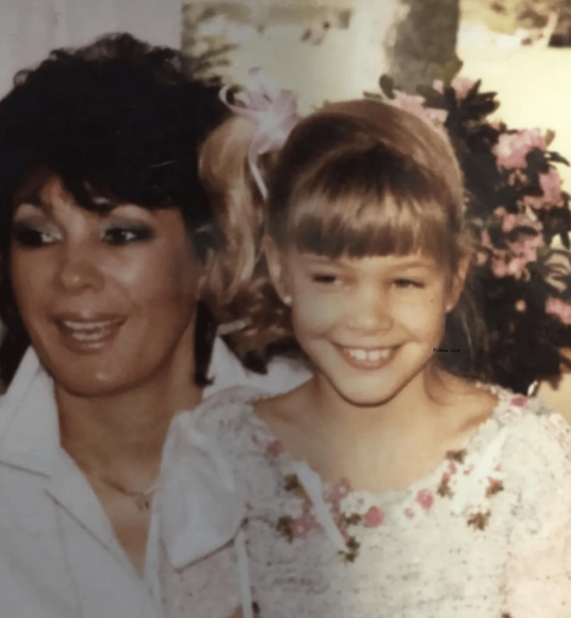 shanna moakler with her mom, Gail