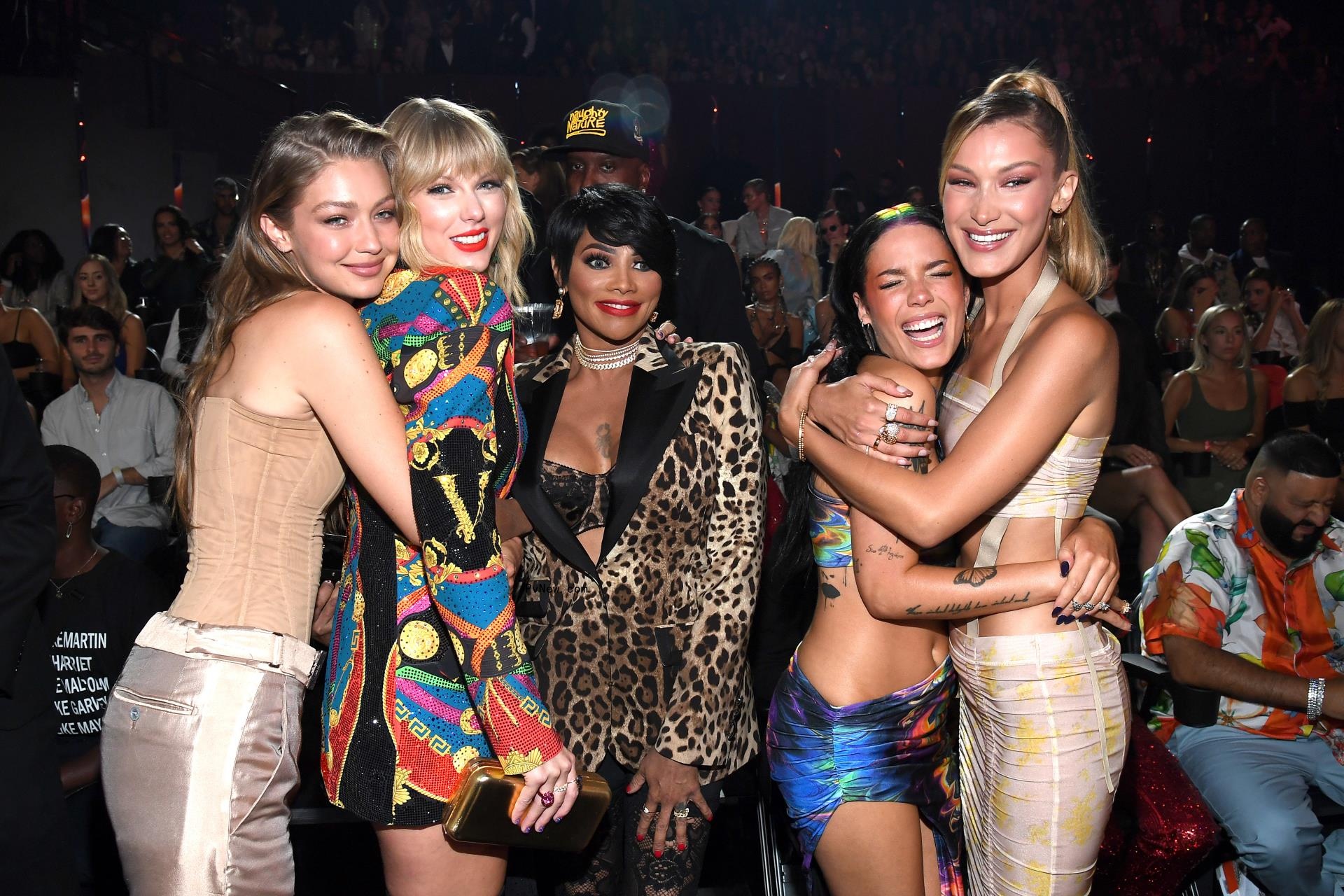 Gigi Hadid, Taylor Swift, Sandra 