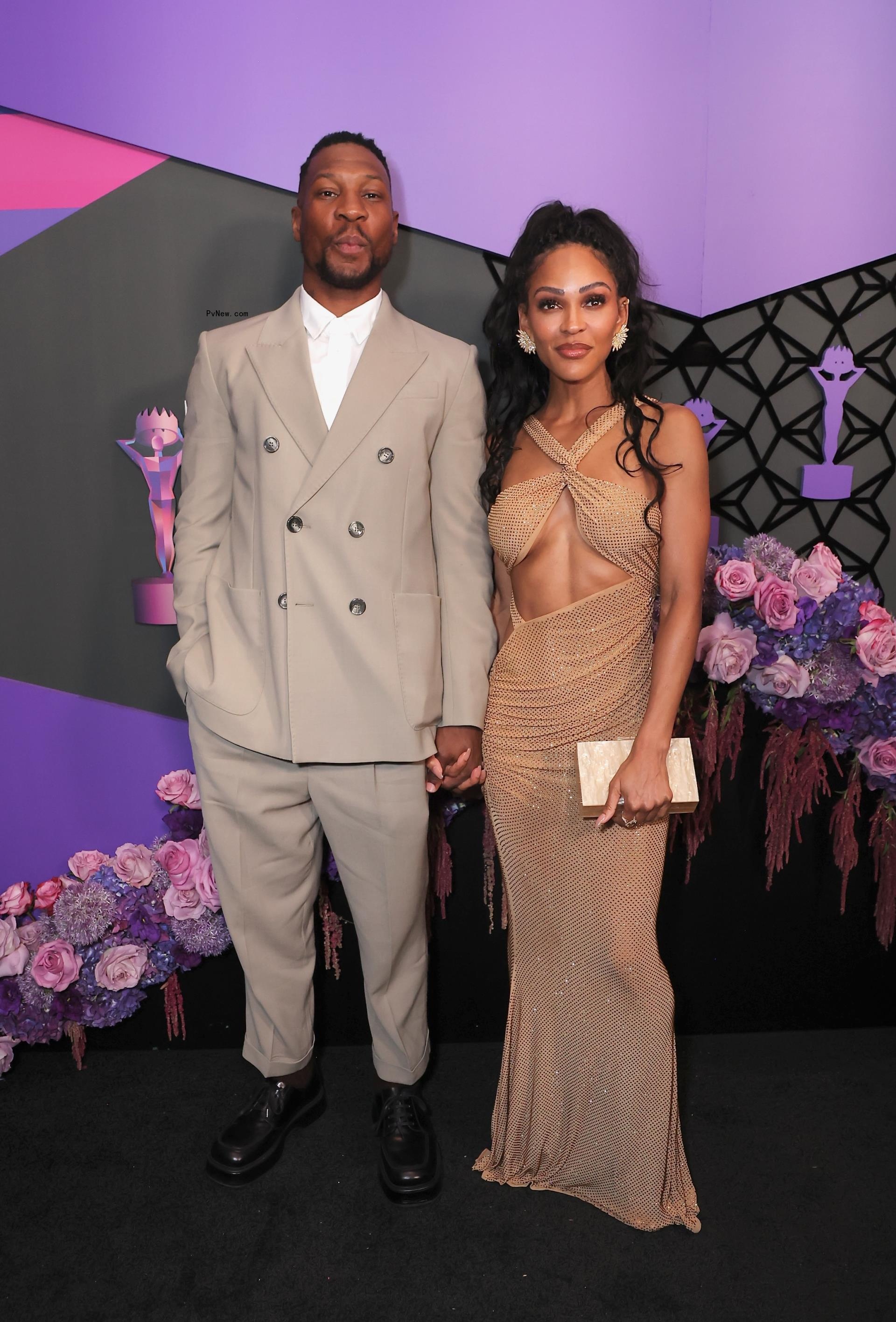 Jo<i></i>nathan Majors and Meagan Good posing together