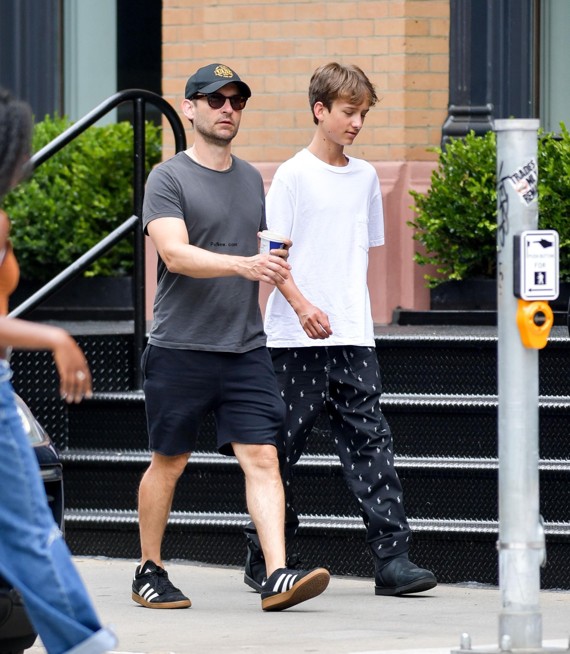 Tobey Maguire and son