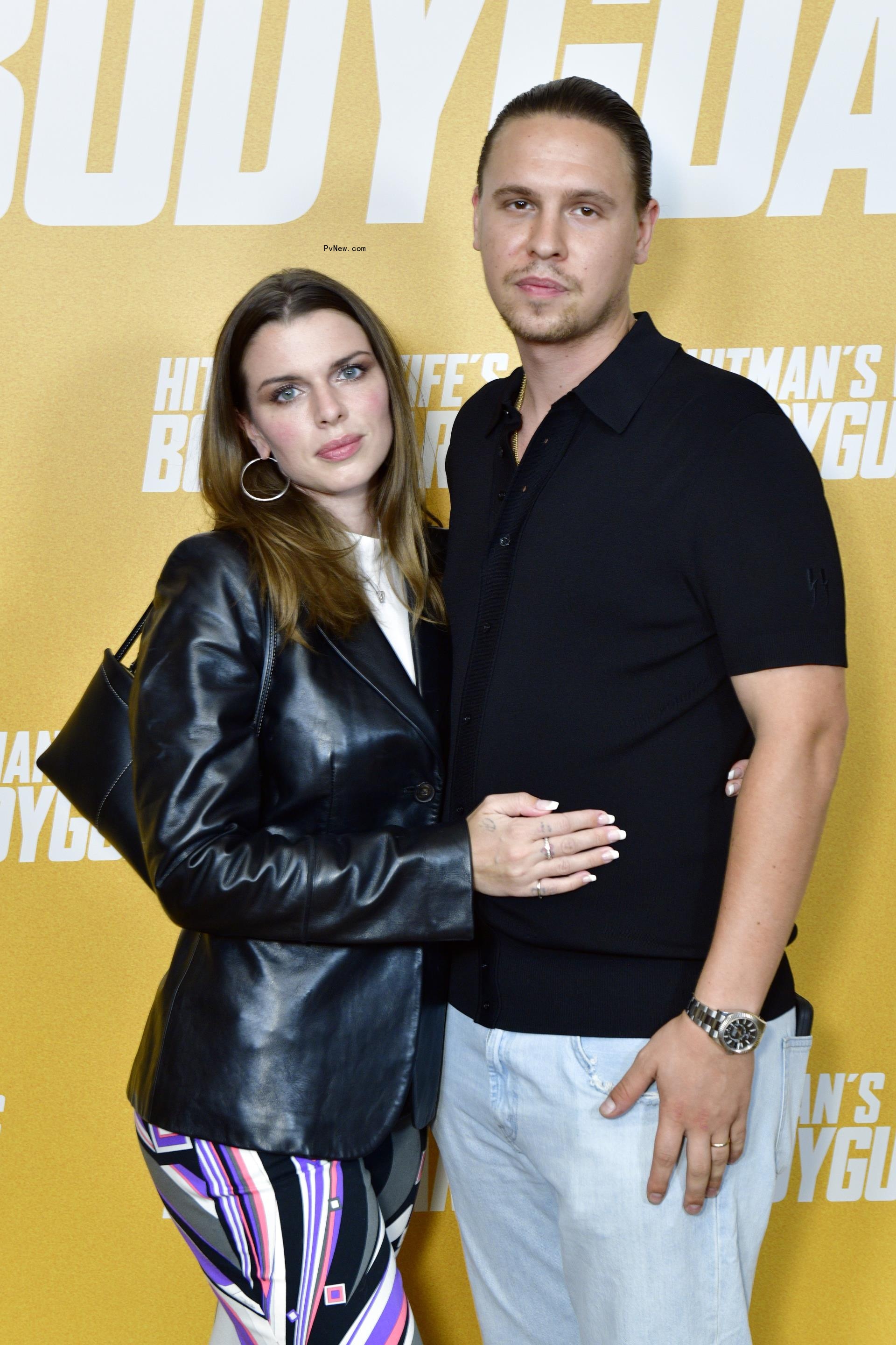 Julia Fox (L) and Peter Artemiev 