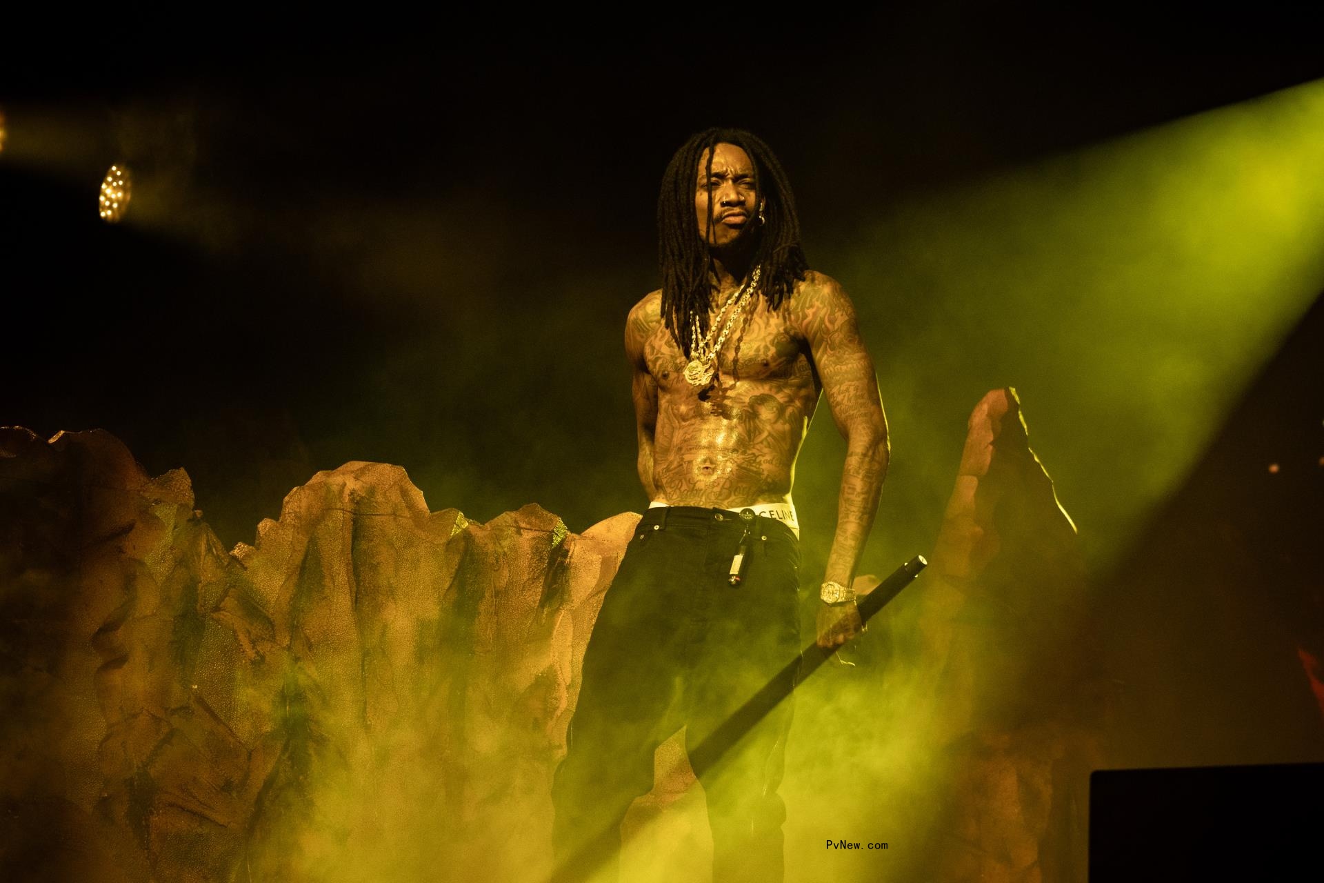 Wiz Khalifa performing.