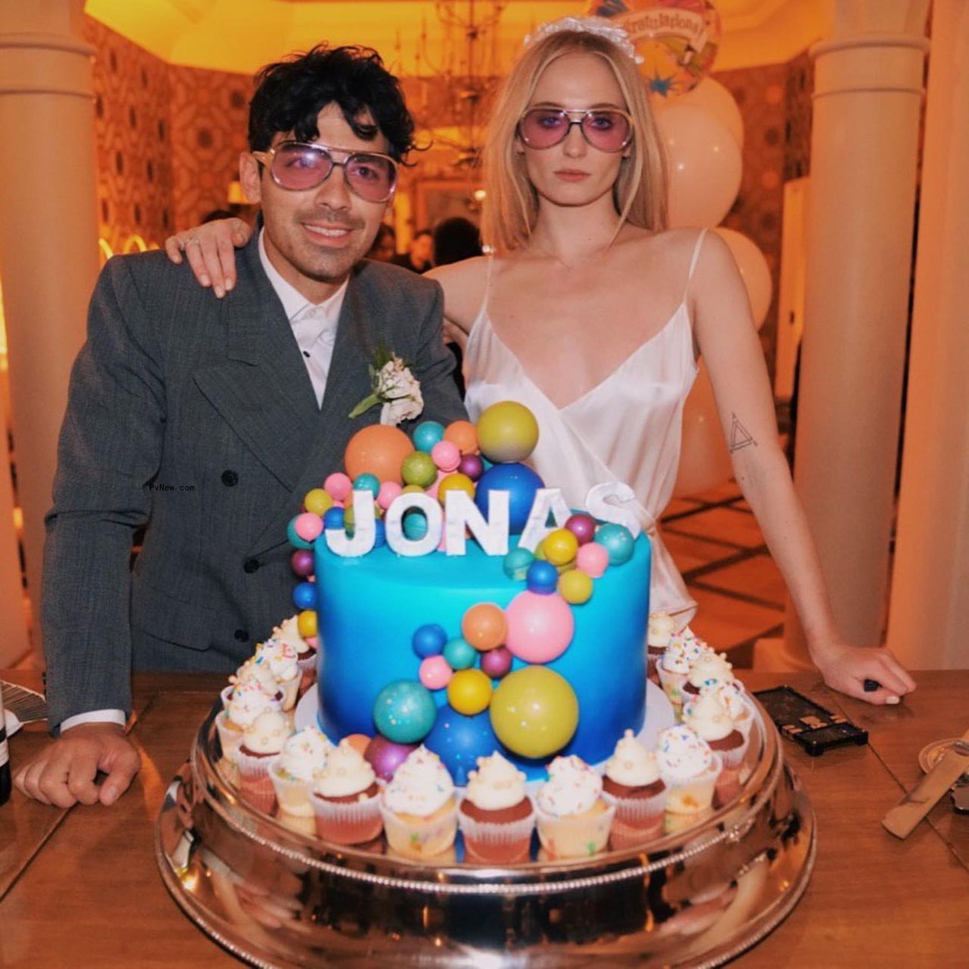 Joe Jo<i></i>nas Sophie Turner photo