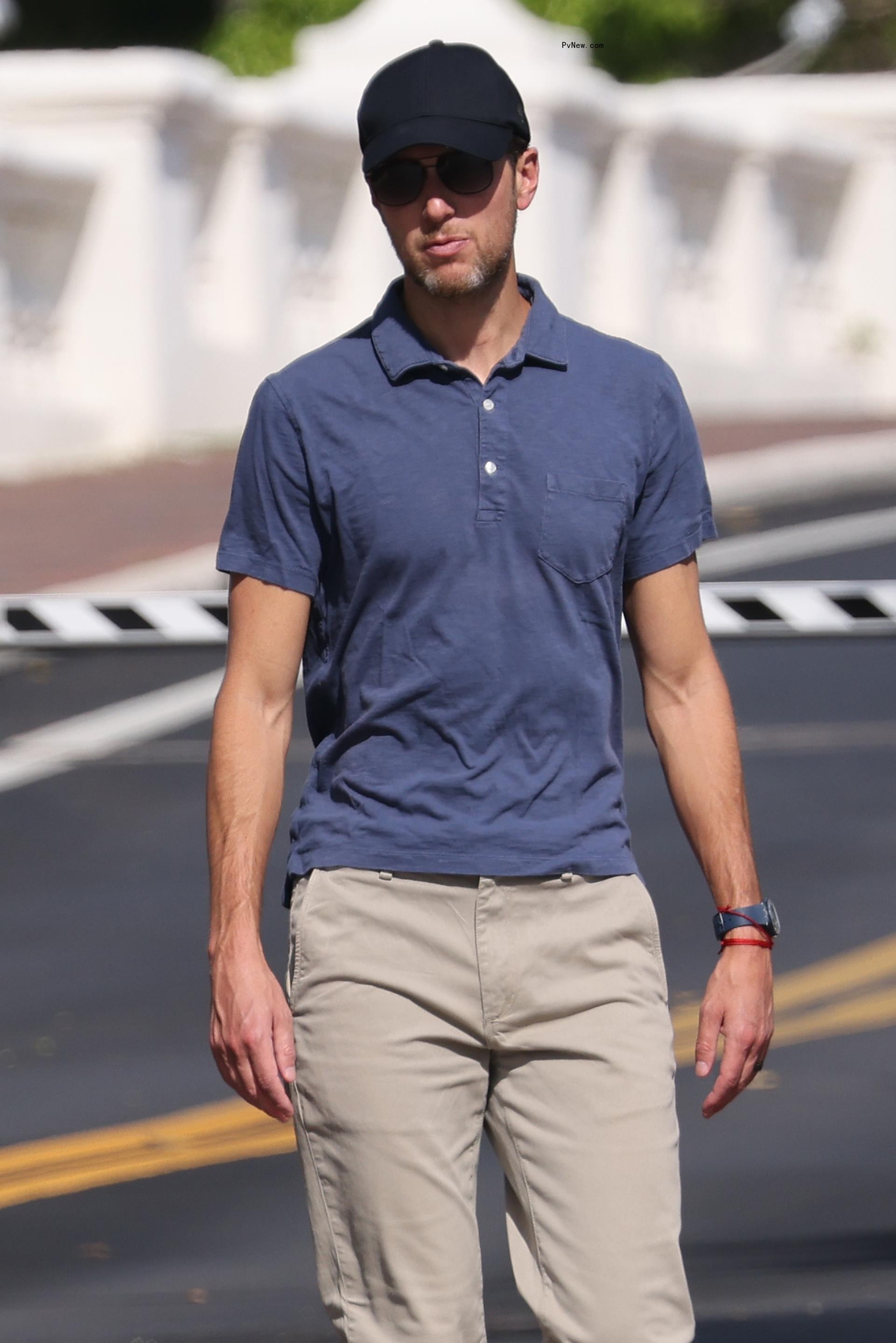 Jared Kushner walking