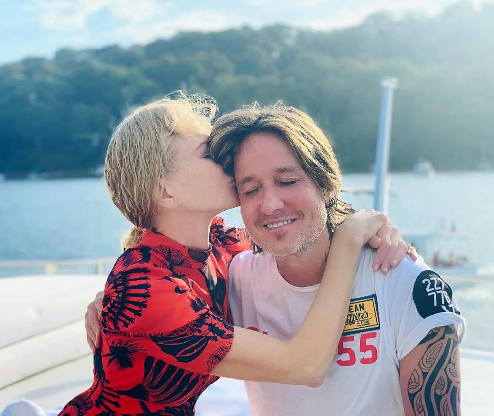 Nicole Kidman hugging and kissing Keith Urban.