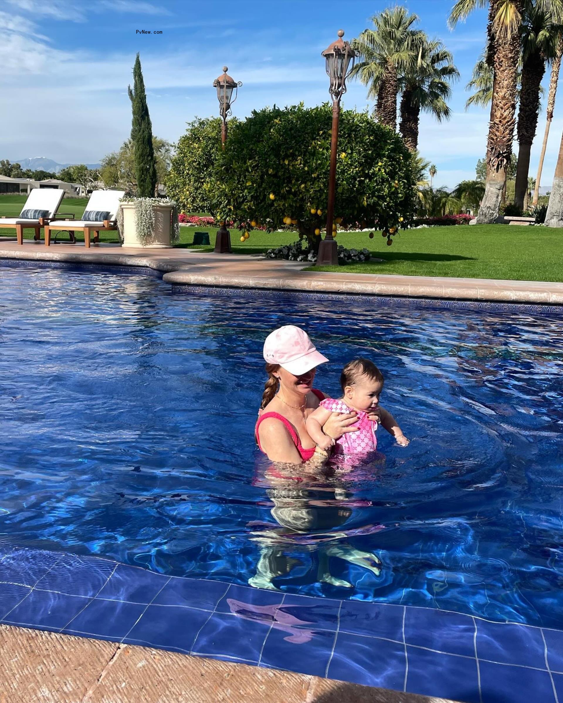 Jennifer Gates and daughter