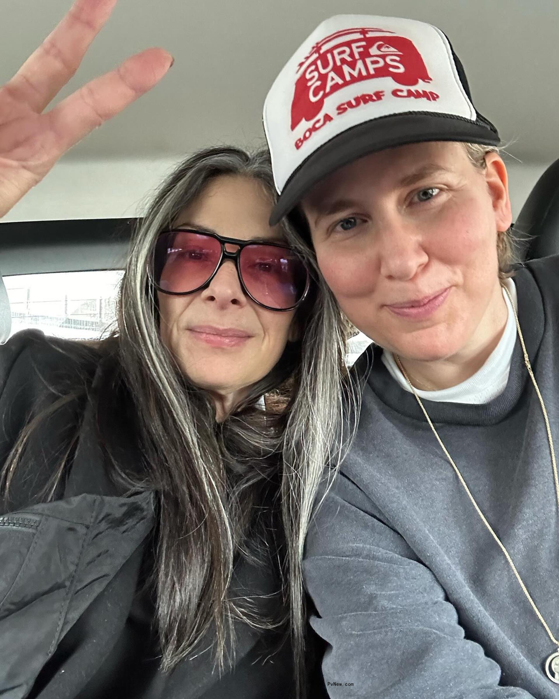 A selfie of Stacy Lo<i></i>ndon and Cat Yezbak